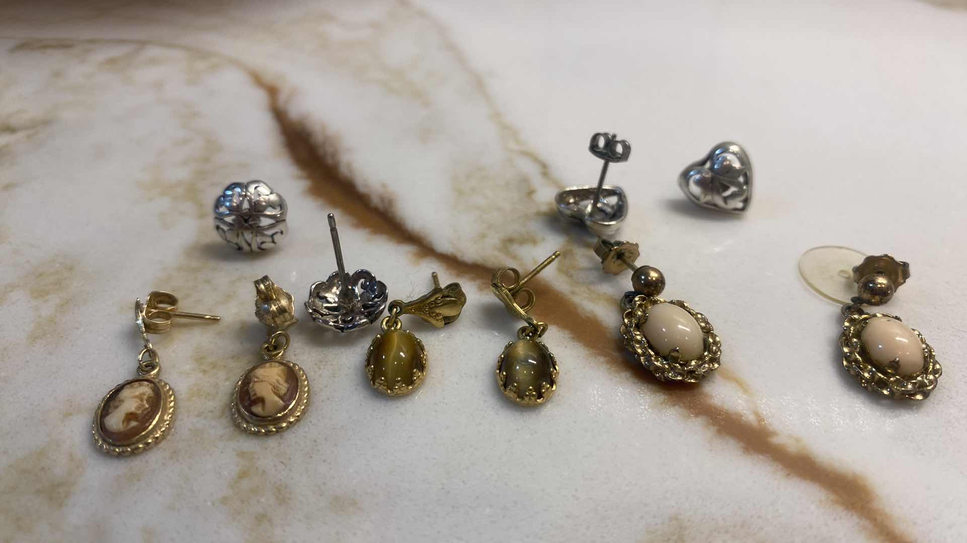 Photo 1 of 5 - EARRINGS - COSTUME JEWELRY