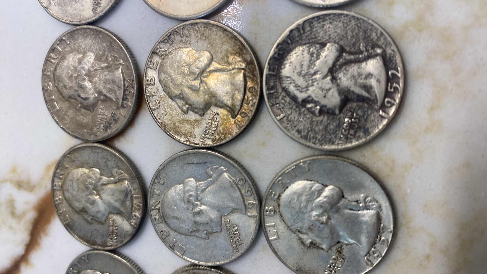 Photo 3 of 15 - SILVER QUARTERS