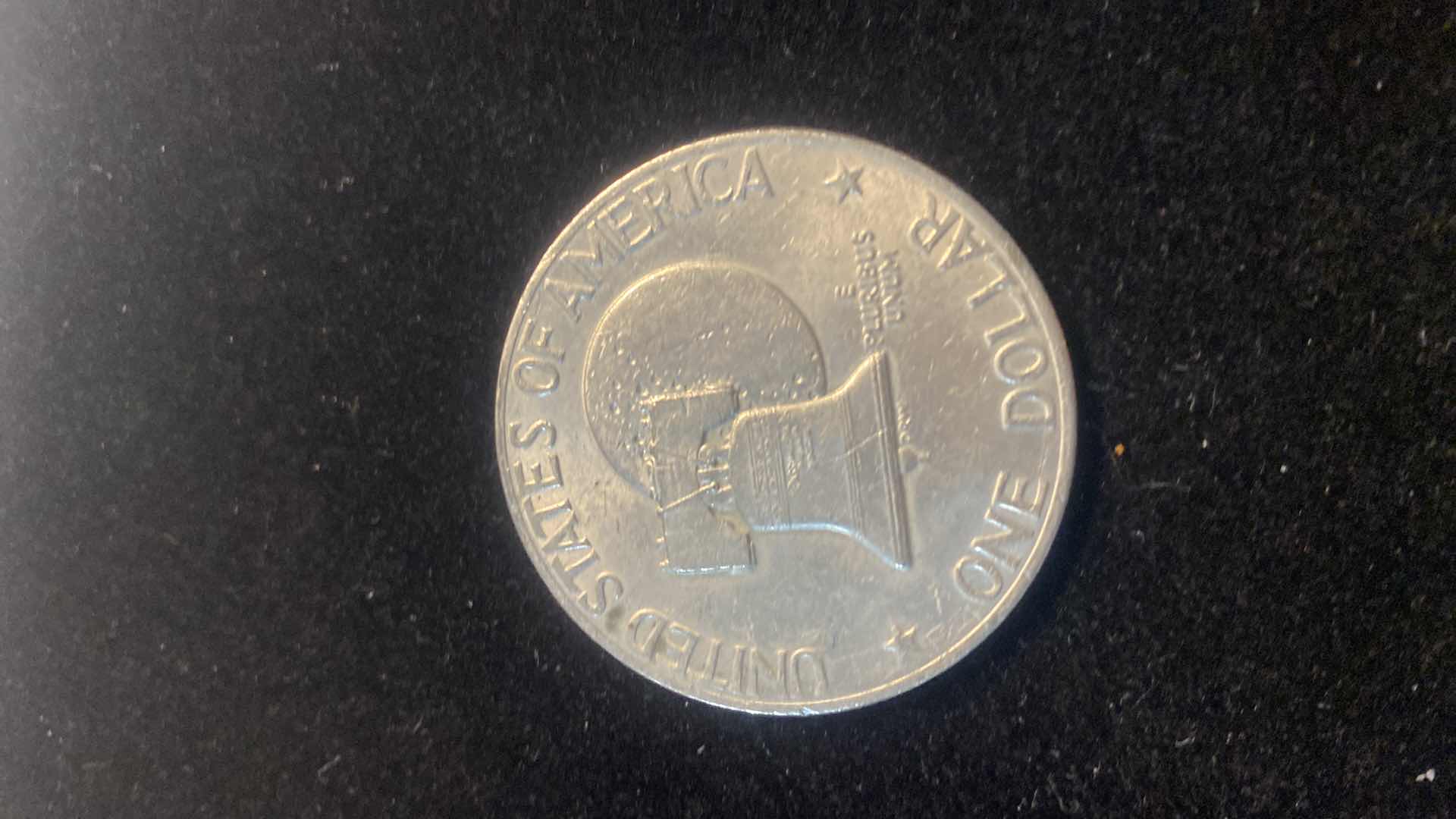 Photo 1 of 1976 EISENHOWER BICENTENNIAL SILVER DOLLAR