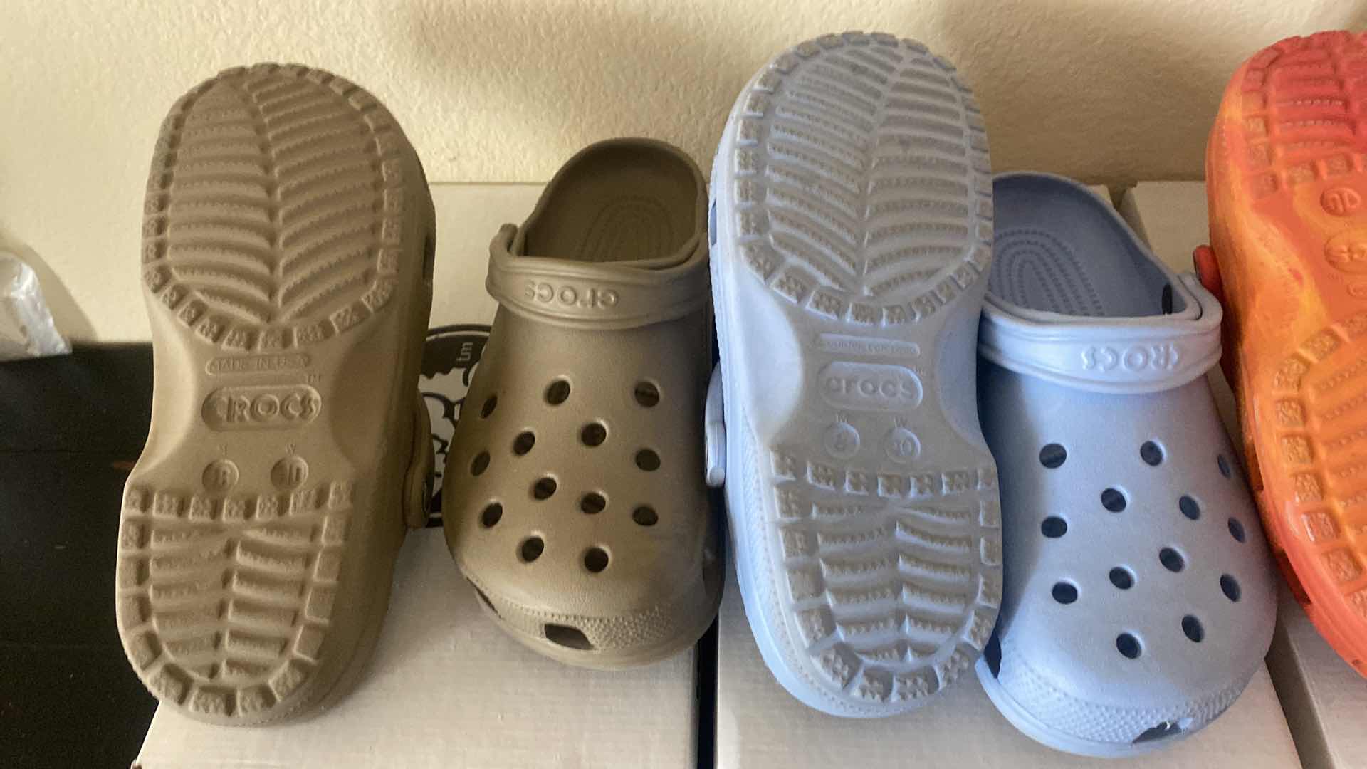 Photo 2 of 4 WOMENS CROCKS  SHOES SIZE 10