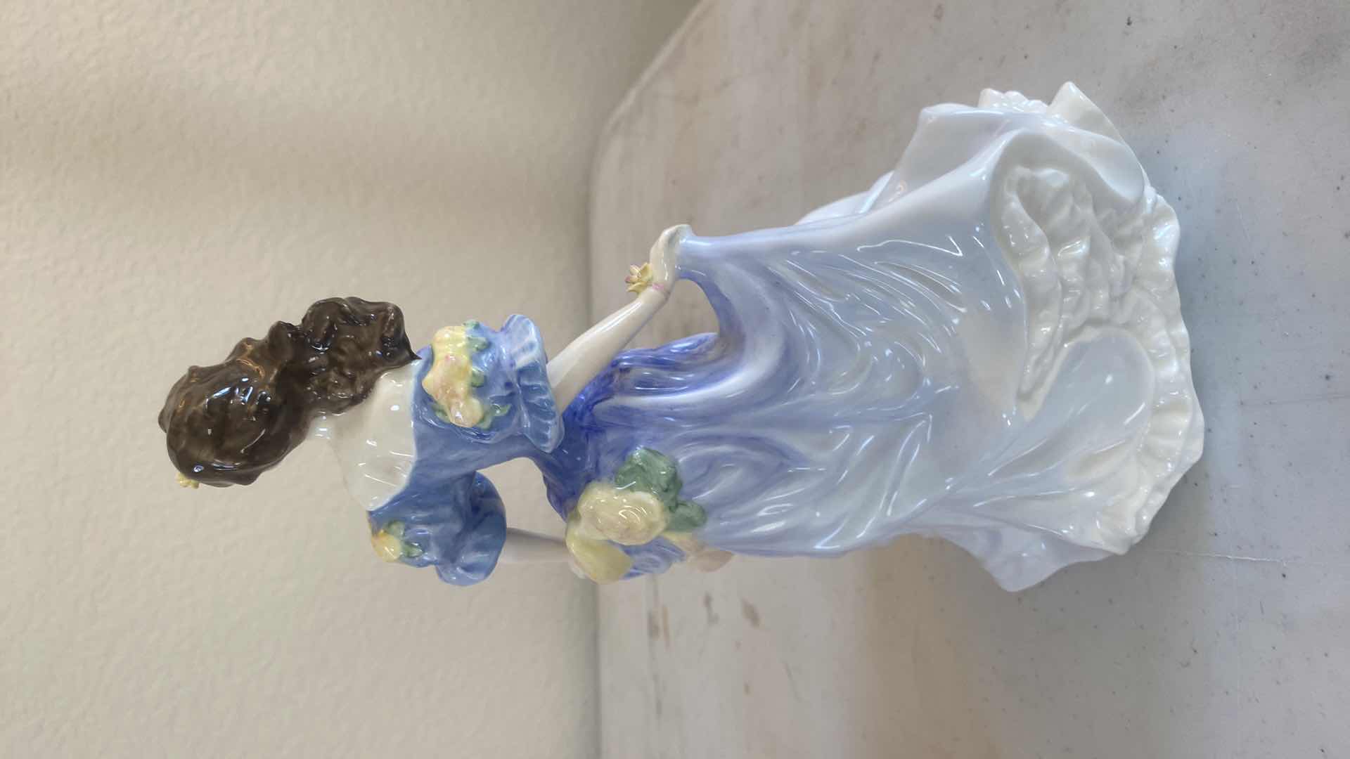 Photo 1 of ROYAL DOULTON HN4041 “REBECCA” FIGURINE H8 1/4”