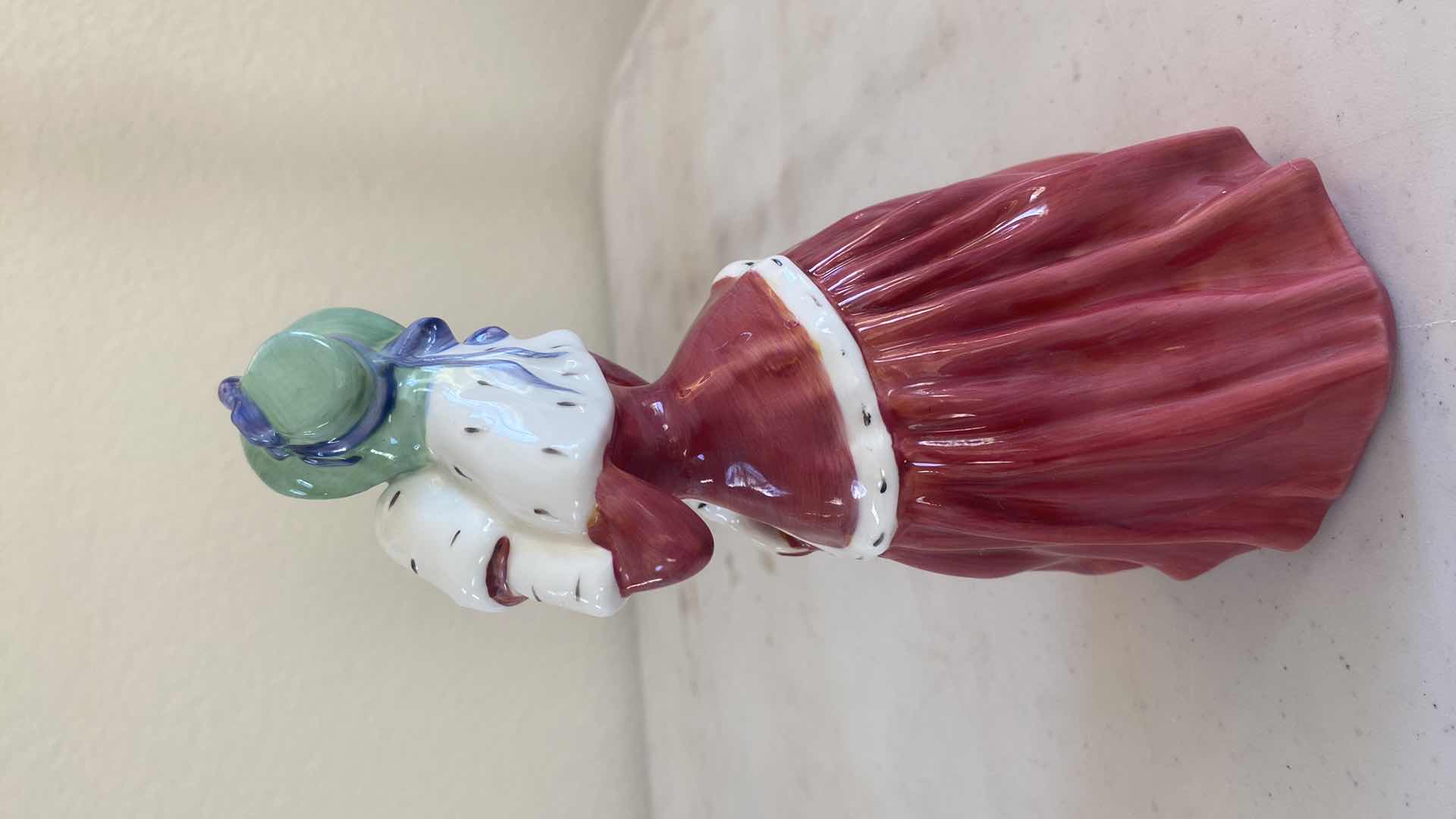 Photo 2 of ROYAL DOULTON HN1992 “CHRISTMAS MORN” FIGURINE H7 1/4”