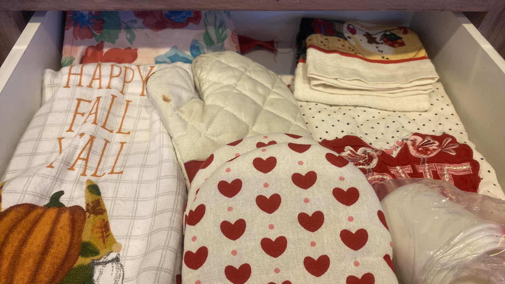 Photo 1 of CONTENTS KITCHEN CABINET -  POT HOLDERS TOWELS & 5 PIECE CERAMIC PEPPER SET