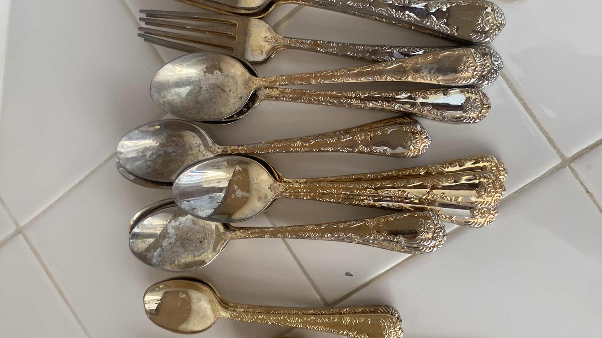 Photo 1 of 39 PIECES - W M ROGERS & SONS MADE IN CHINA IS ROSE PATTERN SILVER PLATED