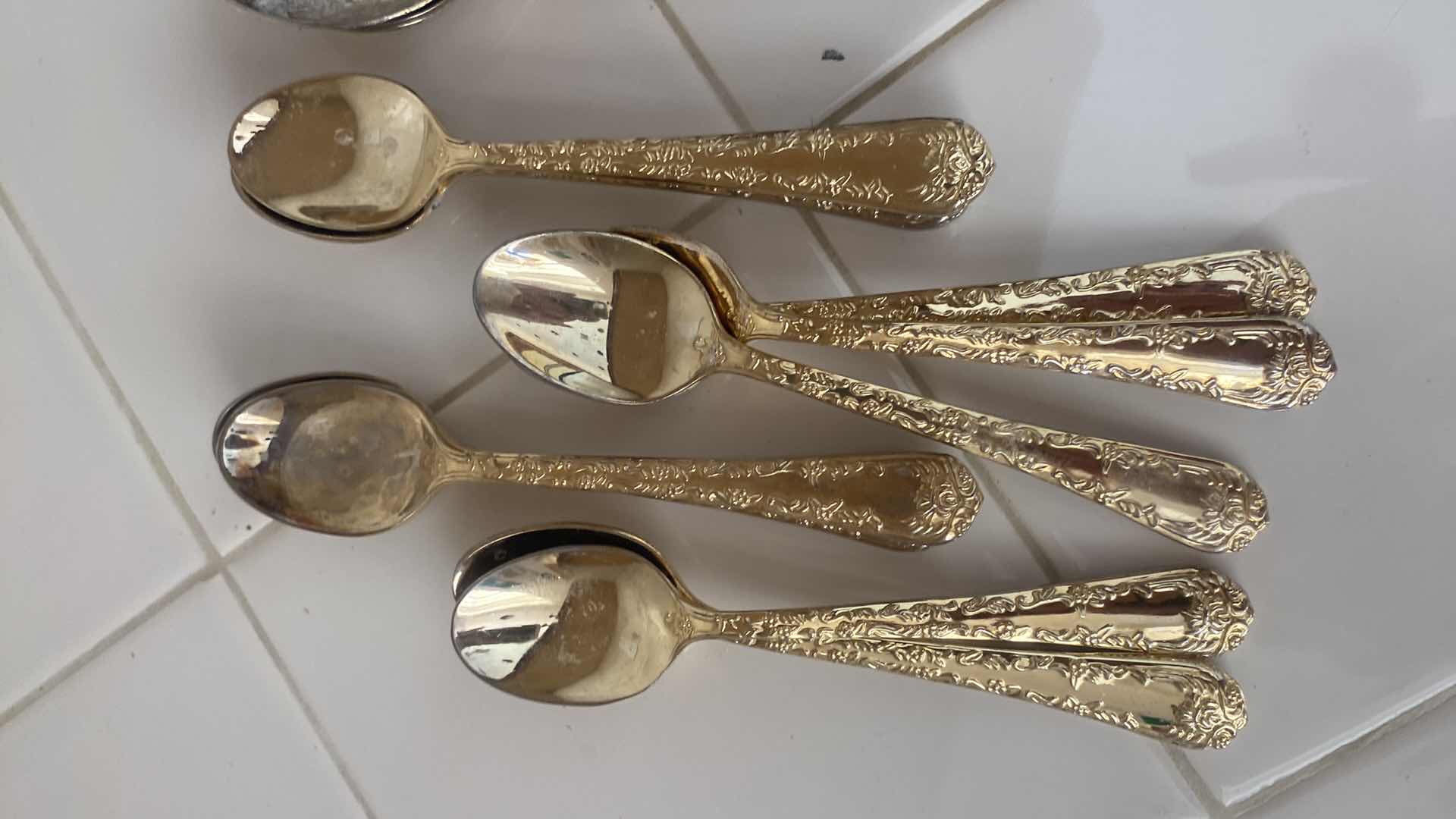 Photo 2 of 39 PIECES - W M ROGERS & SONS MADE IN CHINA IS ROSE PATTERN SILVER PLATED