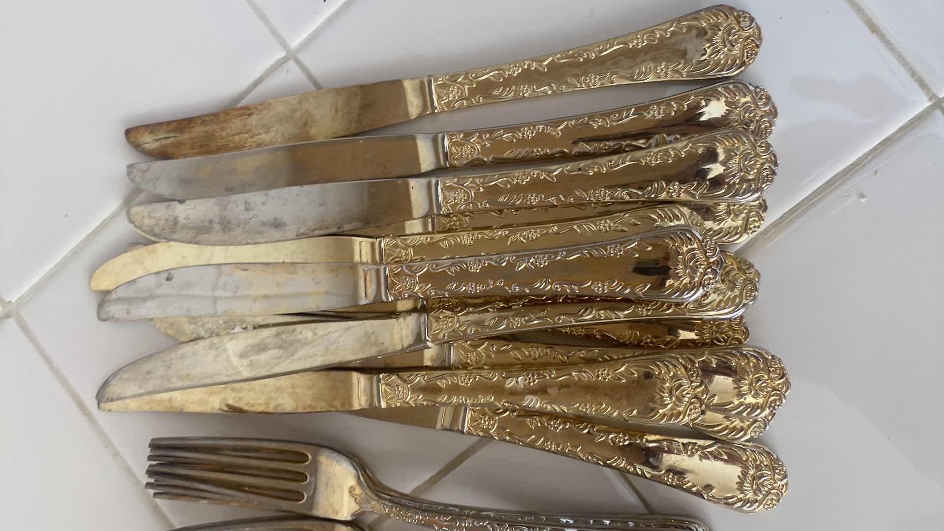 Photo 5 of 39 PIECES - W M ROGERS & SONS MADE IN CHINA IS ROSE PATTERN SILVER PLATED