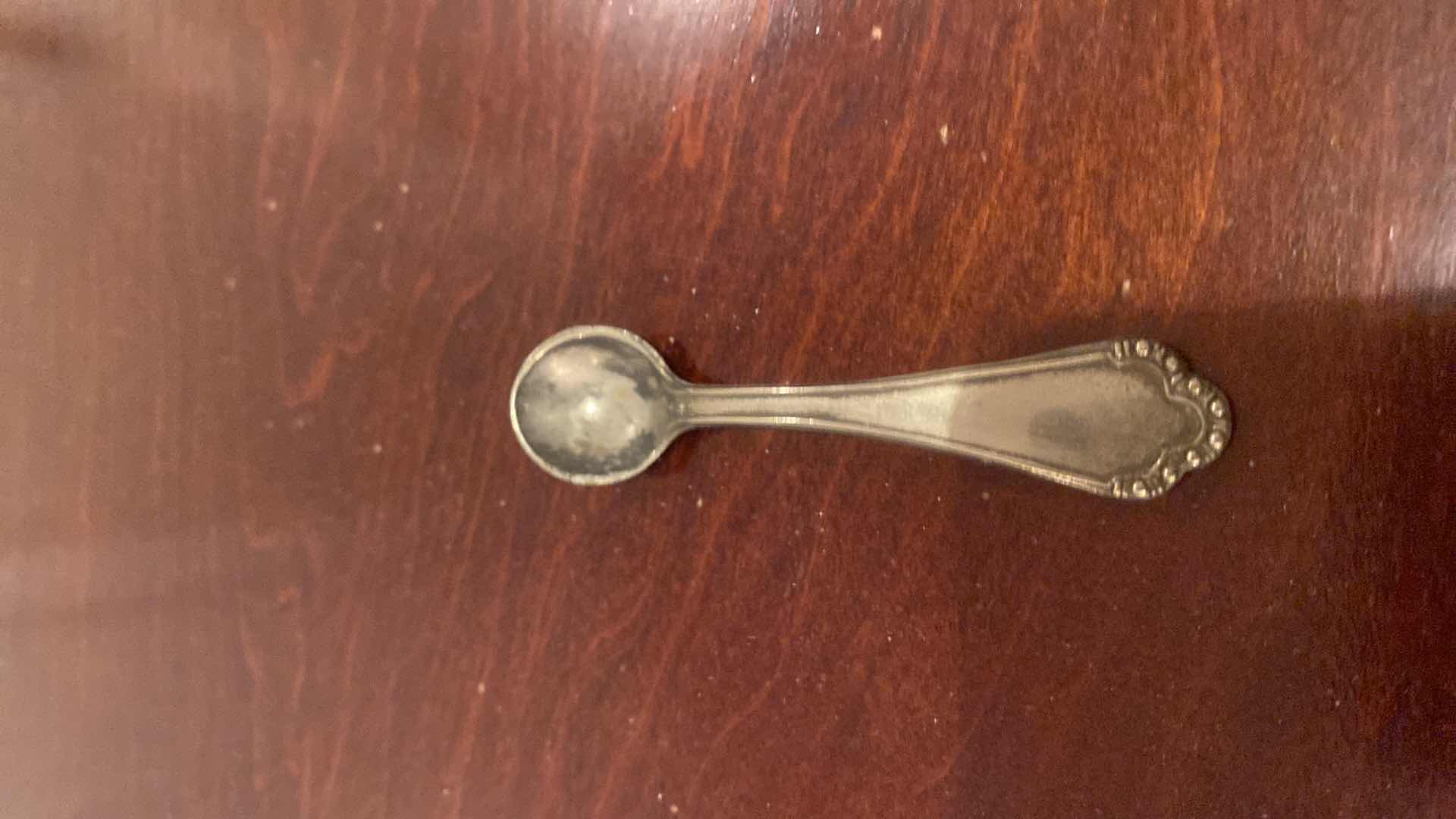 Photo 1 of 17 - SERVE UTENSILS (1 SMALL BABY SPOON SILVER) - CONTENTS IN DRAWER