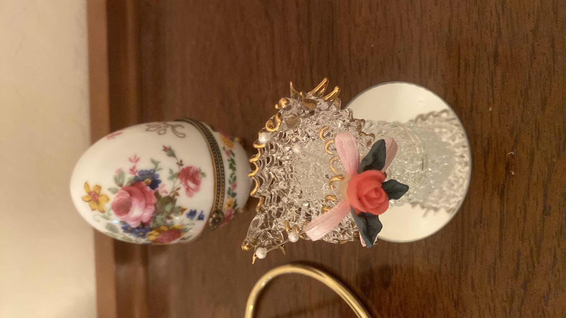 Photo 1 of 5 - HOME DECOR - EGGS & BLOWN GLASS LARGEST H6”