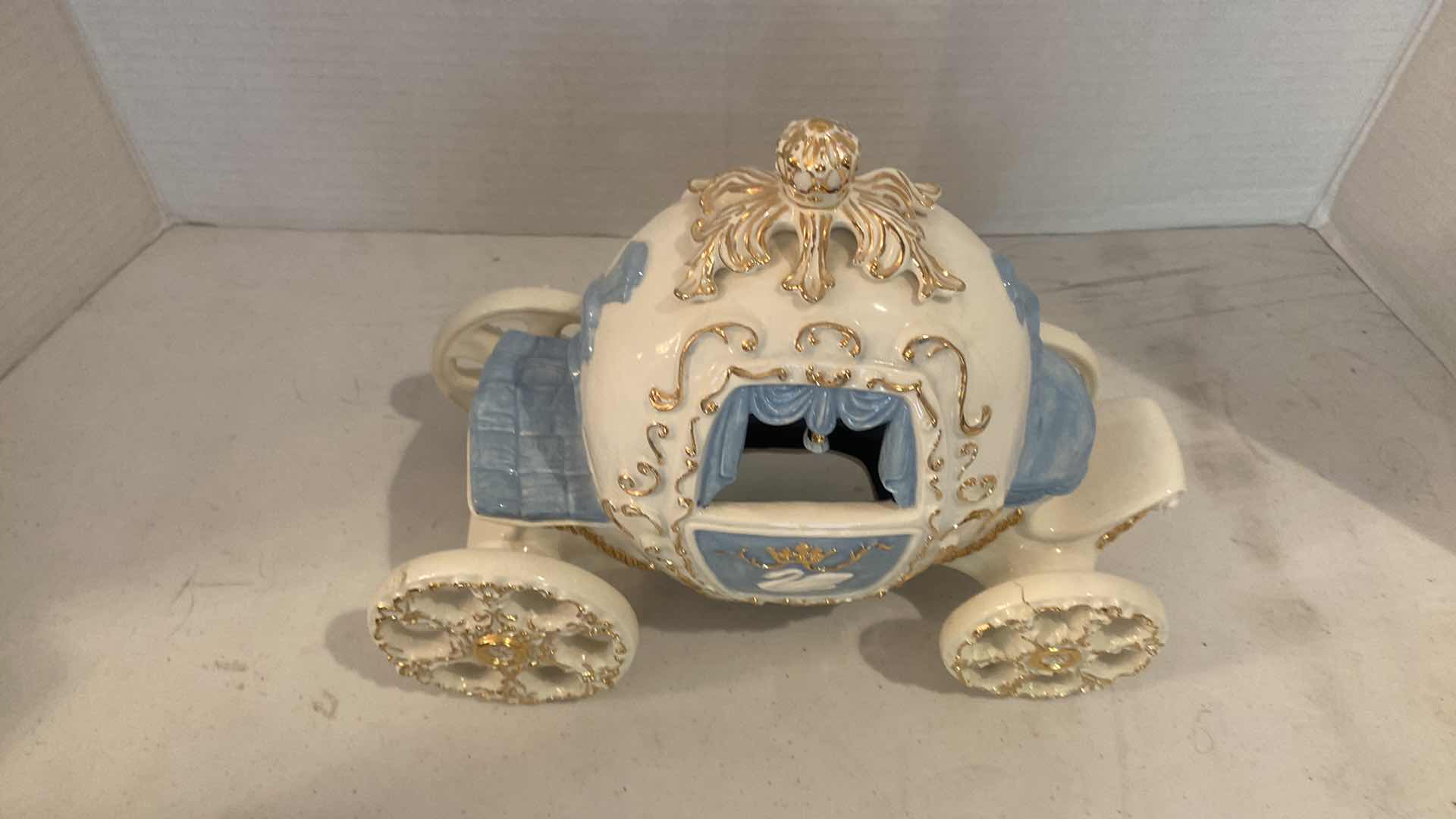 Photo 1 of CERAMIC CINDERELLA COACH 11” x 9”