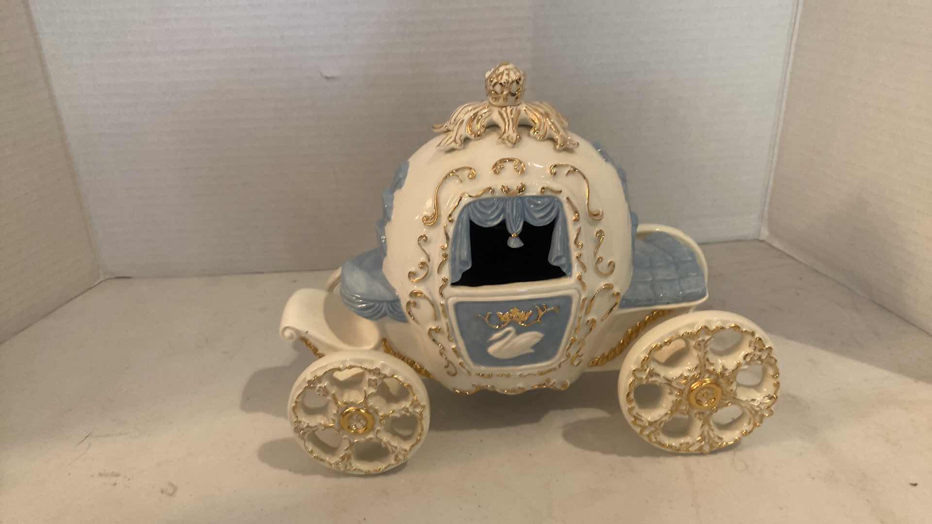 Photo 1 of CERAMIC CINDERELLA COACH 11” x 9”