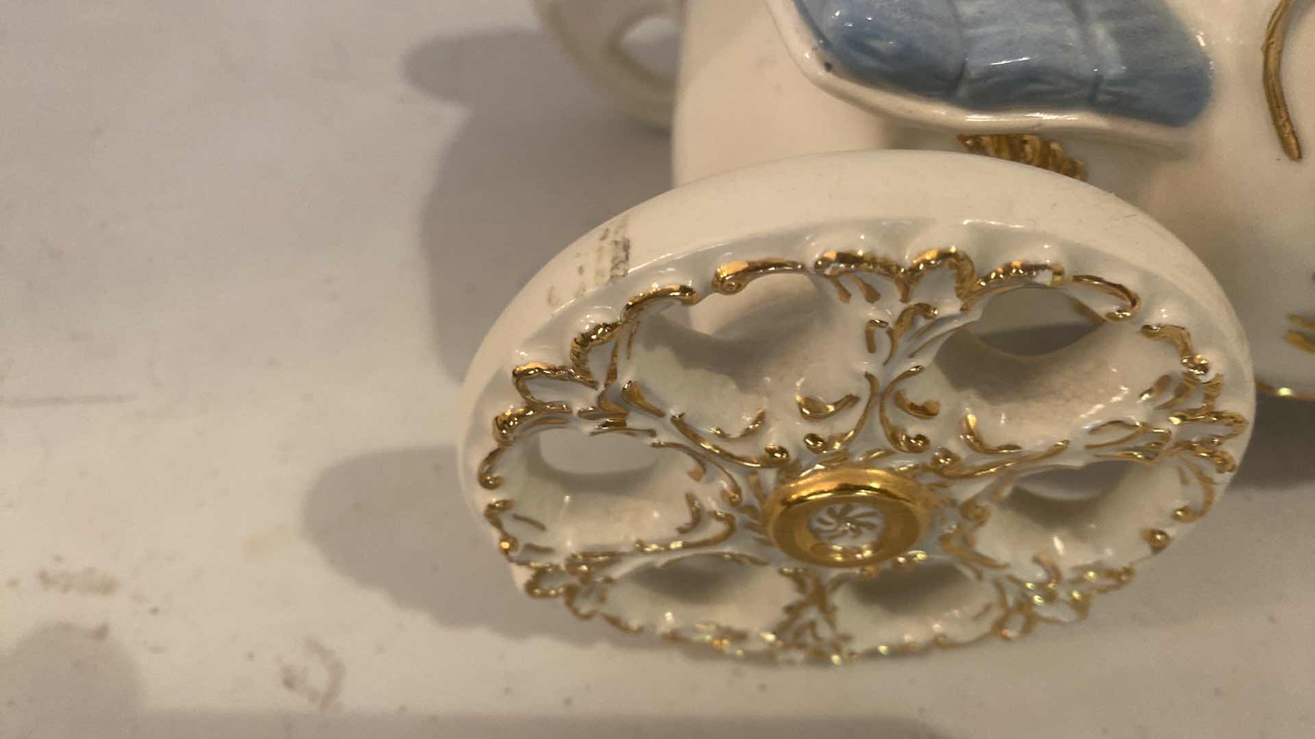 Photo 1 of CERAMIC CINDERELLA COACH 11” x 9”