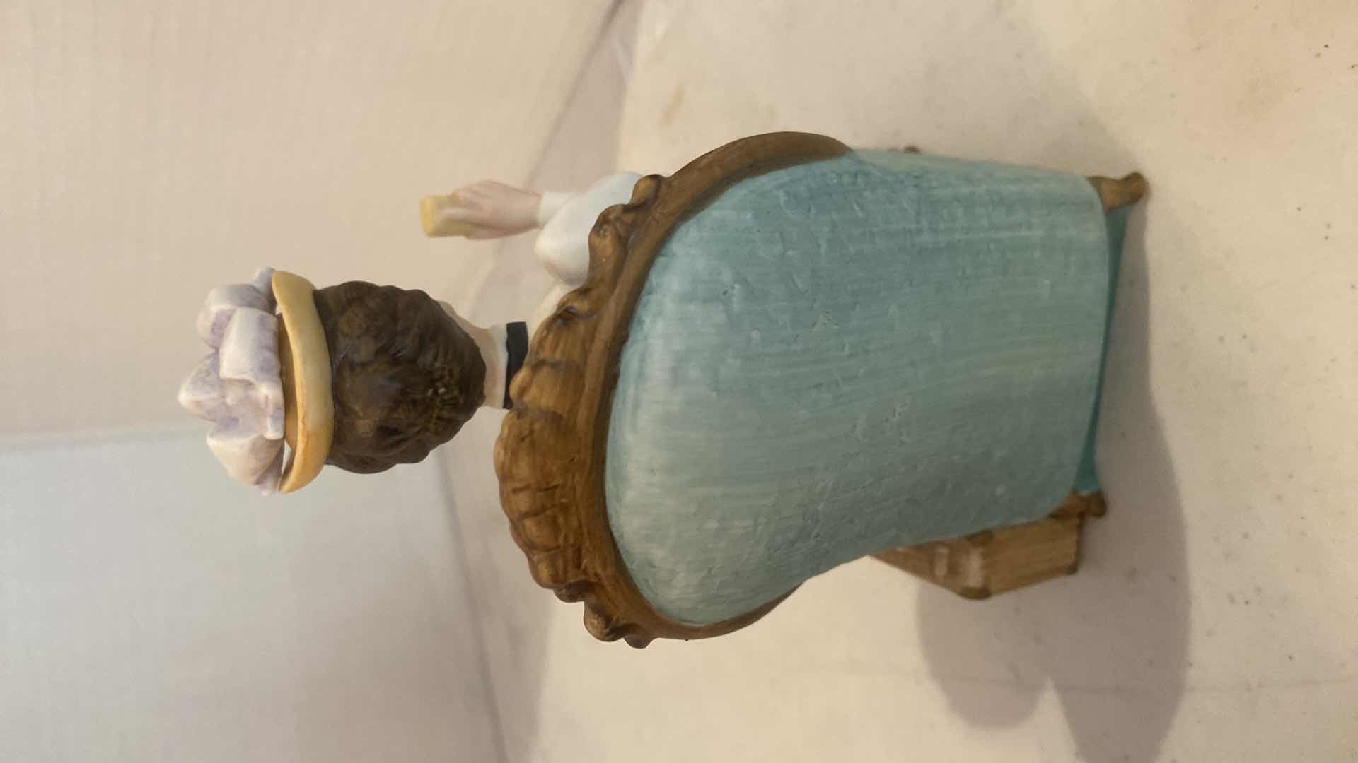 Photo 1 of AVON PRESIDENTS CLUB ALBEE AWARDS PORCELAIN FIGURINE H 7”