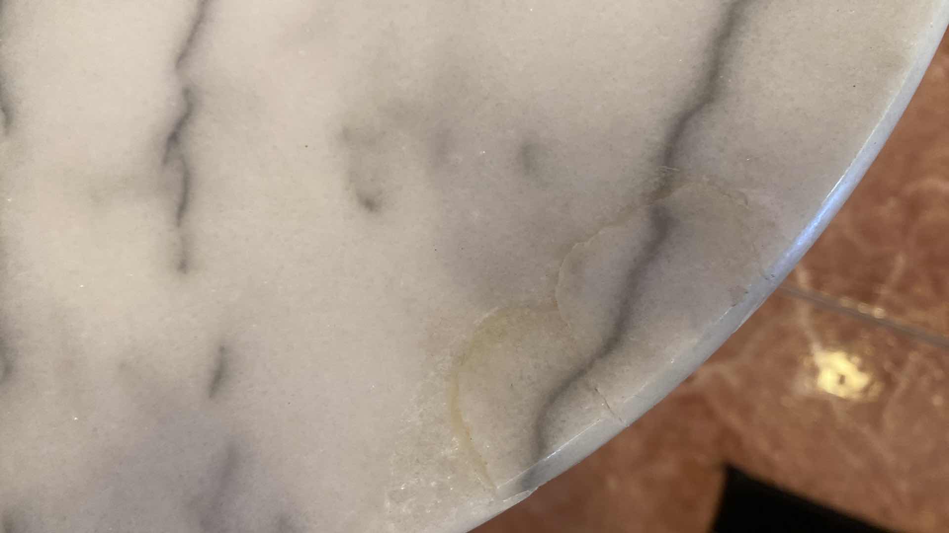 Photo 1 of 2 - 15” ROUND MARBLE TOP & BRASS TABLE H17 1/2”