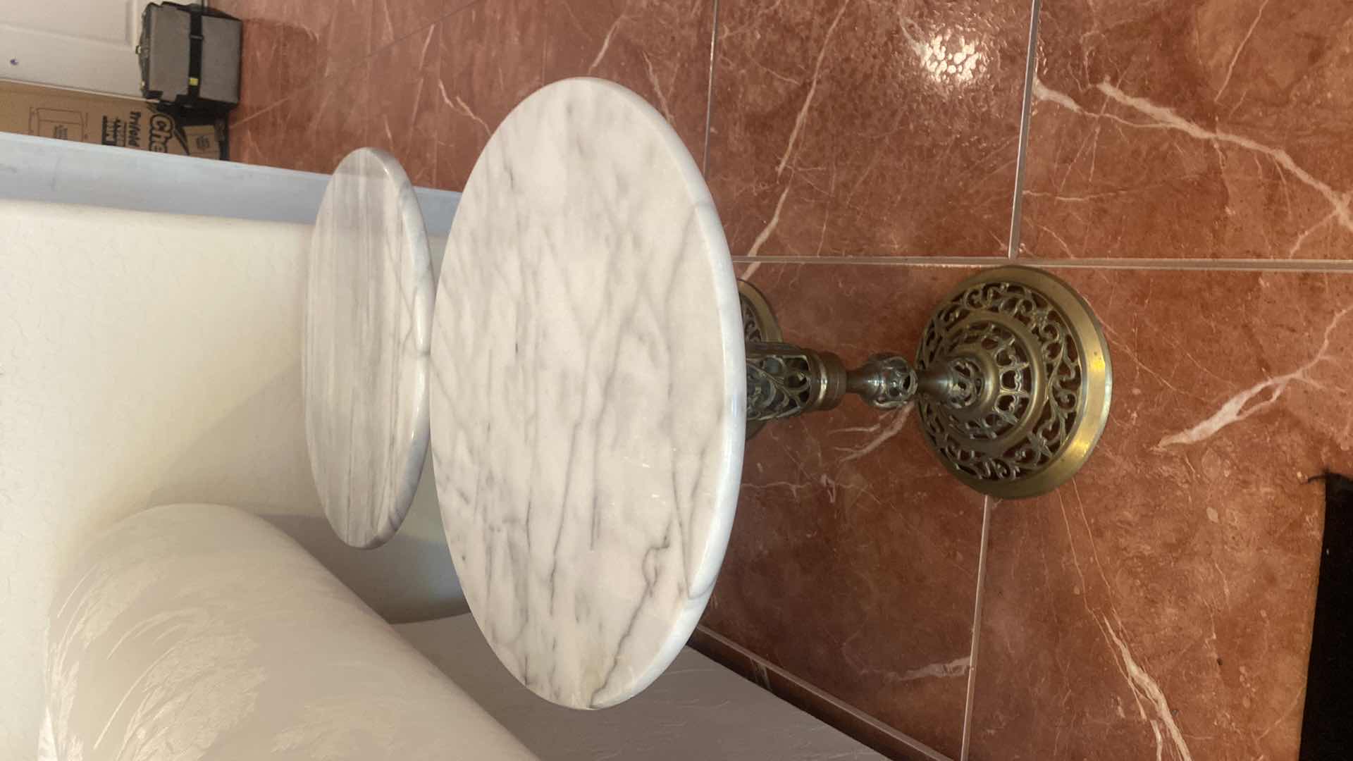 Photo 1 of 2 - 15” ROUND MARBLE TOP & BRASS TABLE H17 1/2”