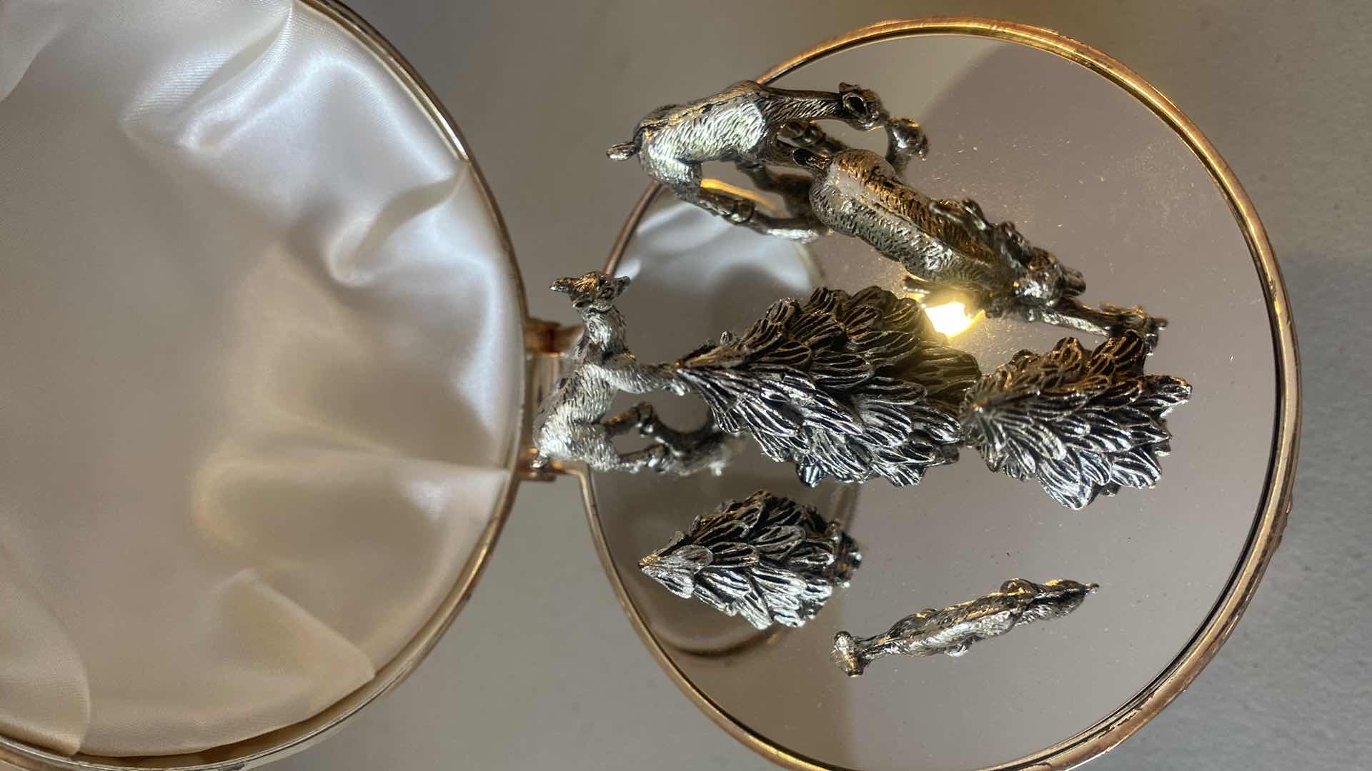 Photo 1 of 2001 WALLACE MUSICAL EGG H8”