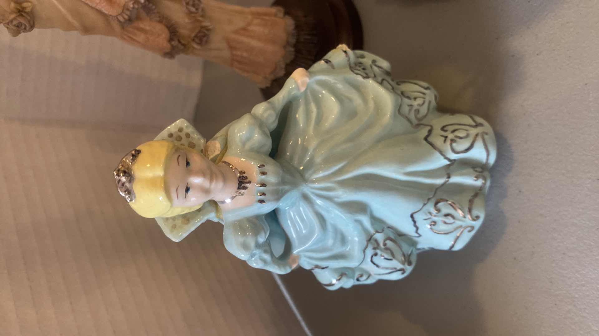 Photo 1 of 3 - FIGURINES TALLEST H13”