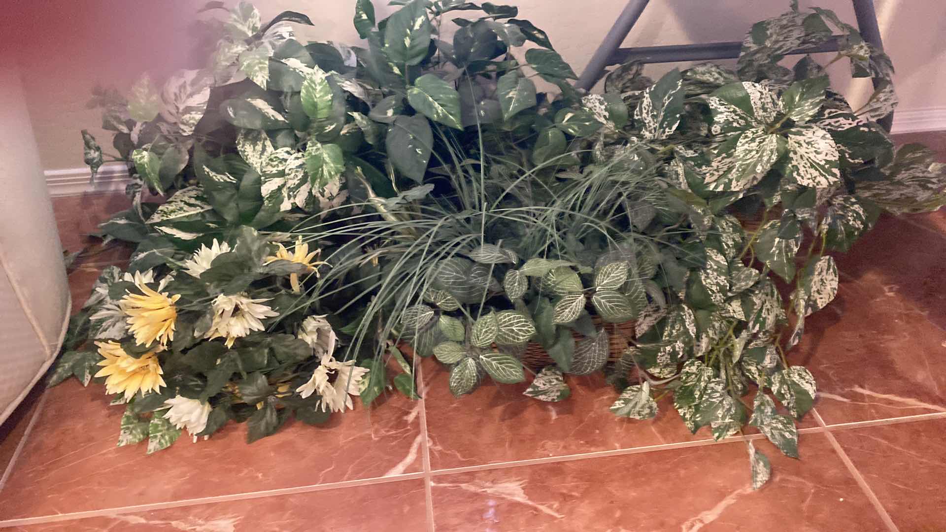 Photo 1 of 4 - FAUX PLANTS & FLOWER GARLAND