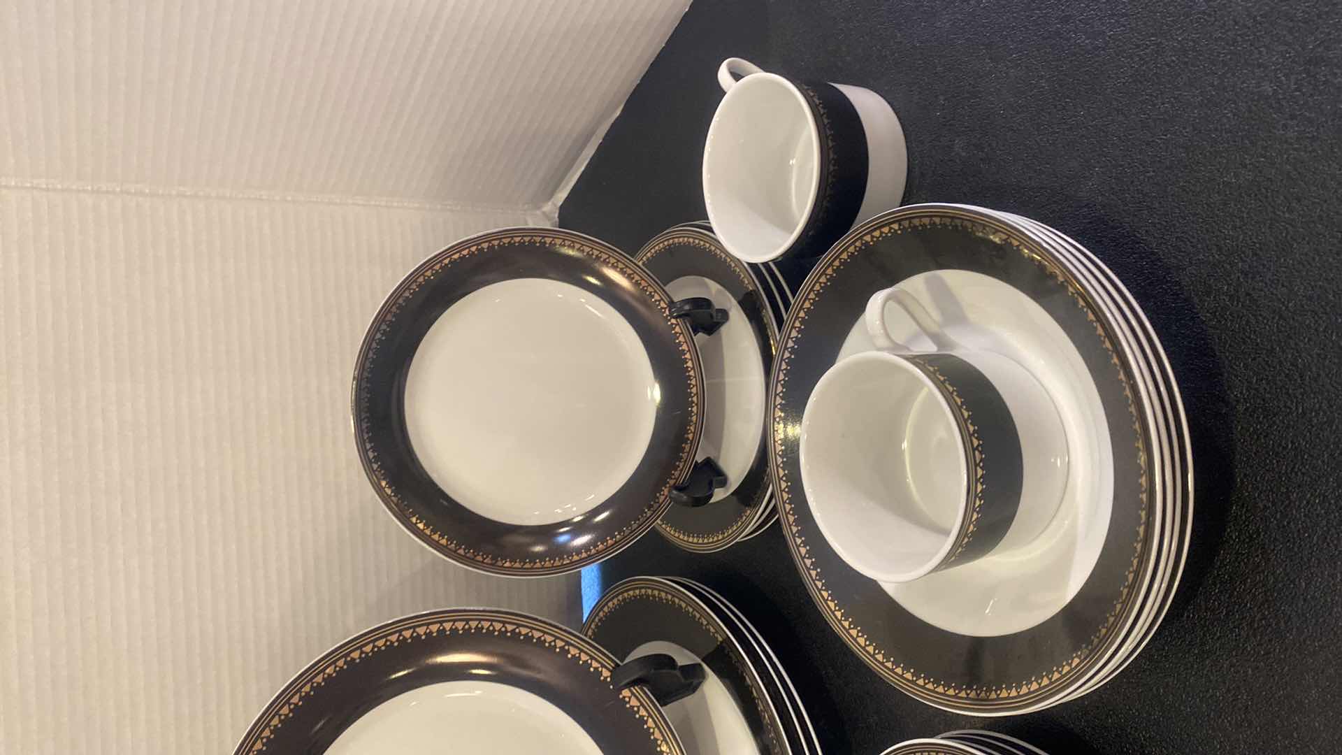Photo 1 of 20 PIECE SET GIBSON ELITE CHINA (a few chips)