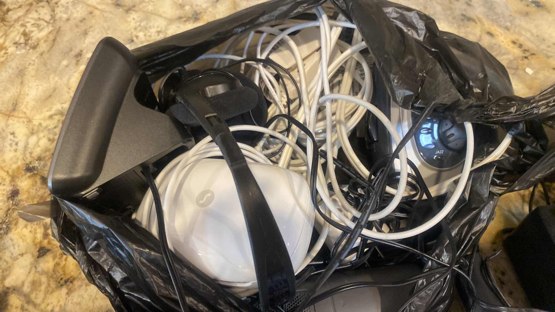 Photo 1 of ASSORTED ELECTRONICS