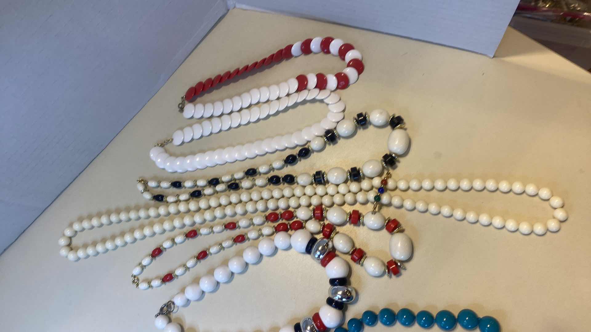 Photo 1 of 10 - NECKLACES FASHION JEWELRY