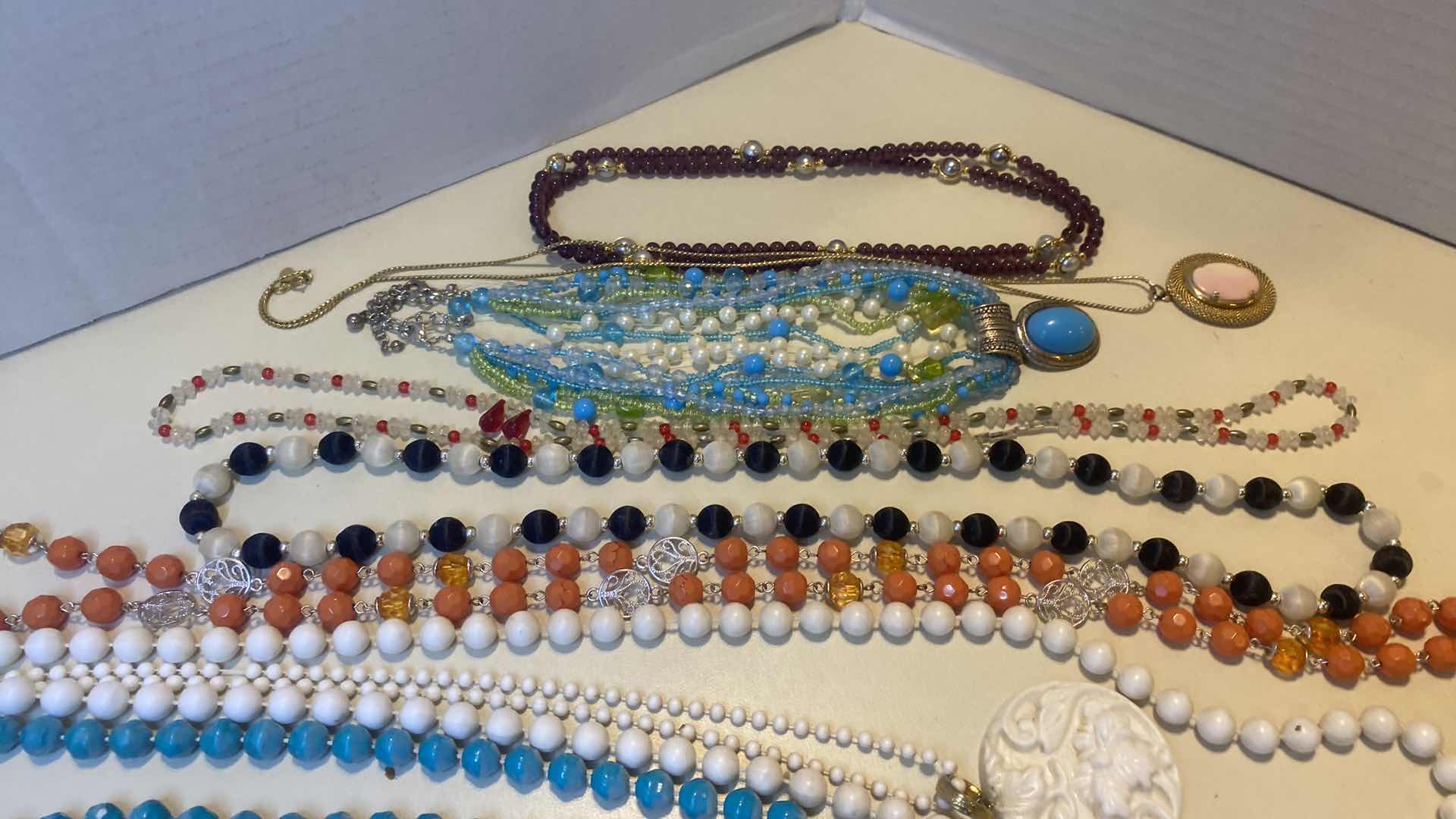 Photo 1 of 10 - NECKLACES FASHION JEWELRY