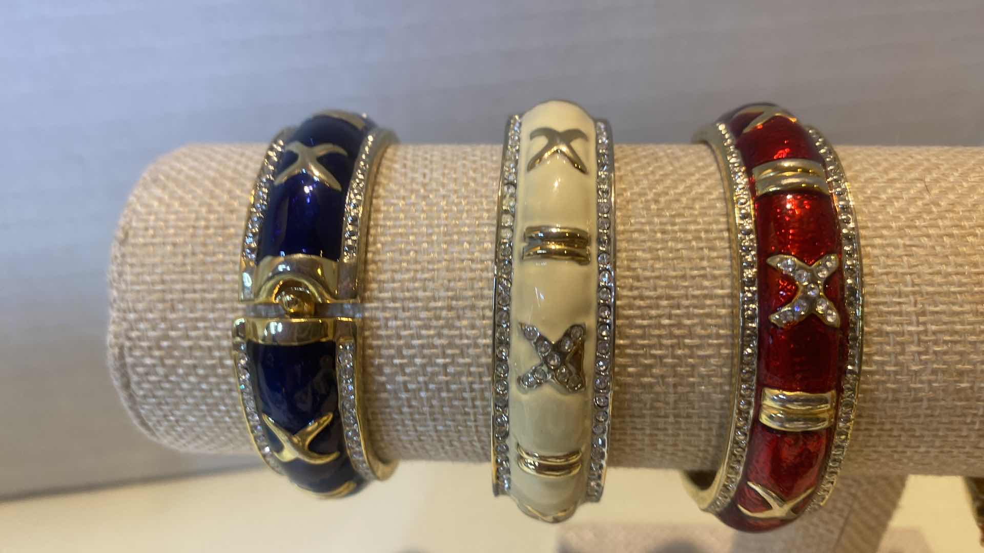 Photo 1 of 5 - BRACELETS FASHION JEWELRY