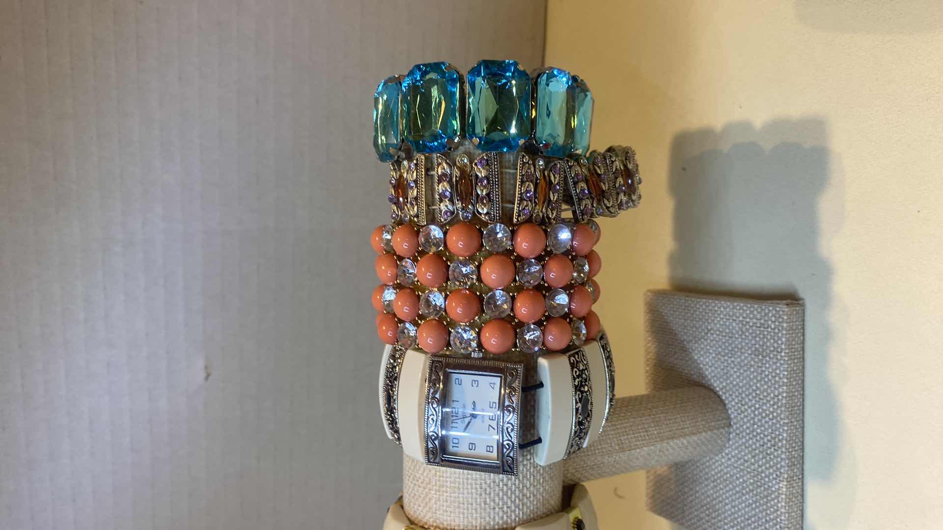 Photo 1 of 7 - BRACELETS FASHION JEWELRY