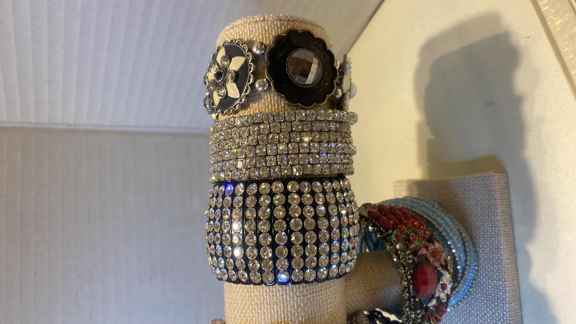 Photo 1 of 7 - BRACELETS FASHION JEWELRY