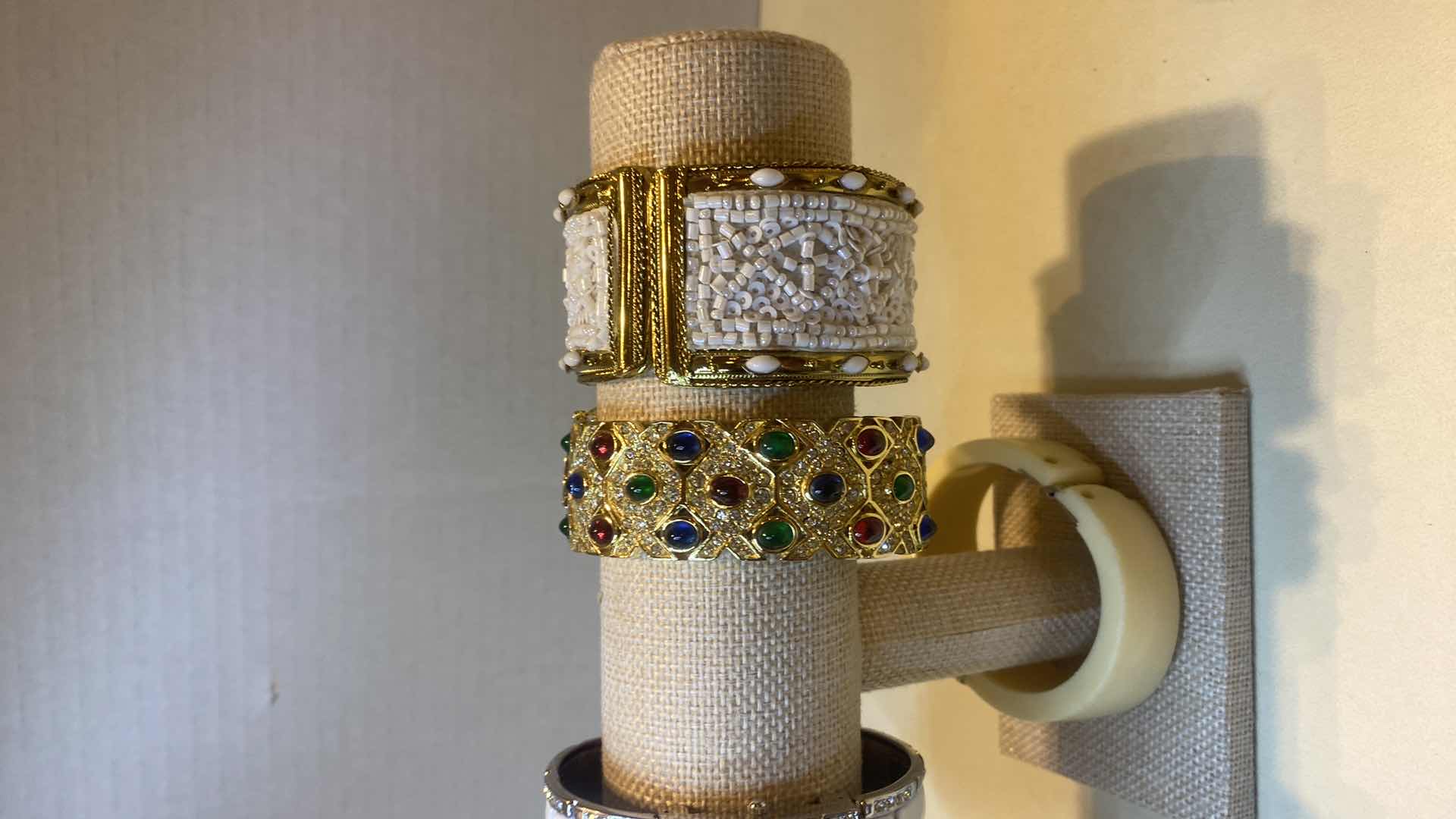 Photo 1 of 5 - BRACELETS FASHION JEWELRY