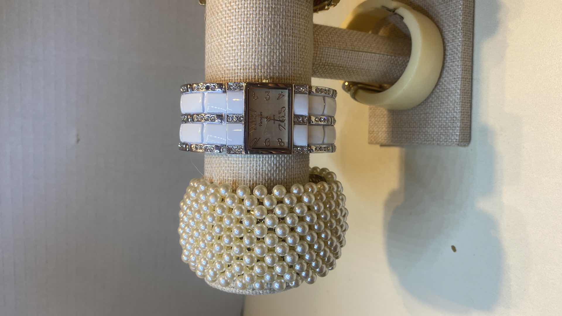 Photo 1 of 5 - BRACELETS FASHION JEWELRY