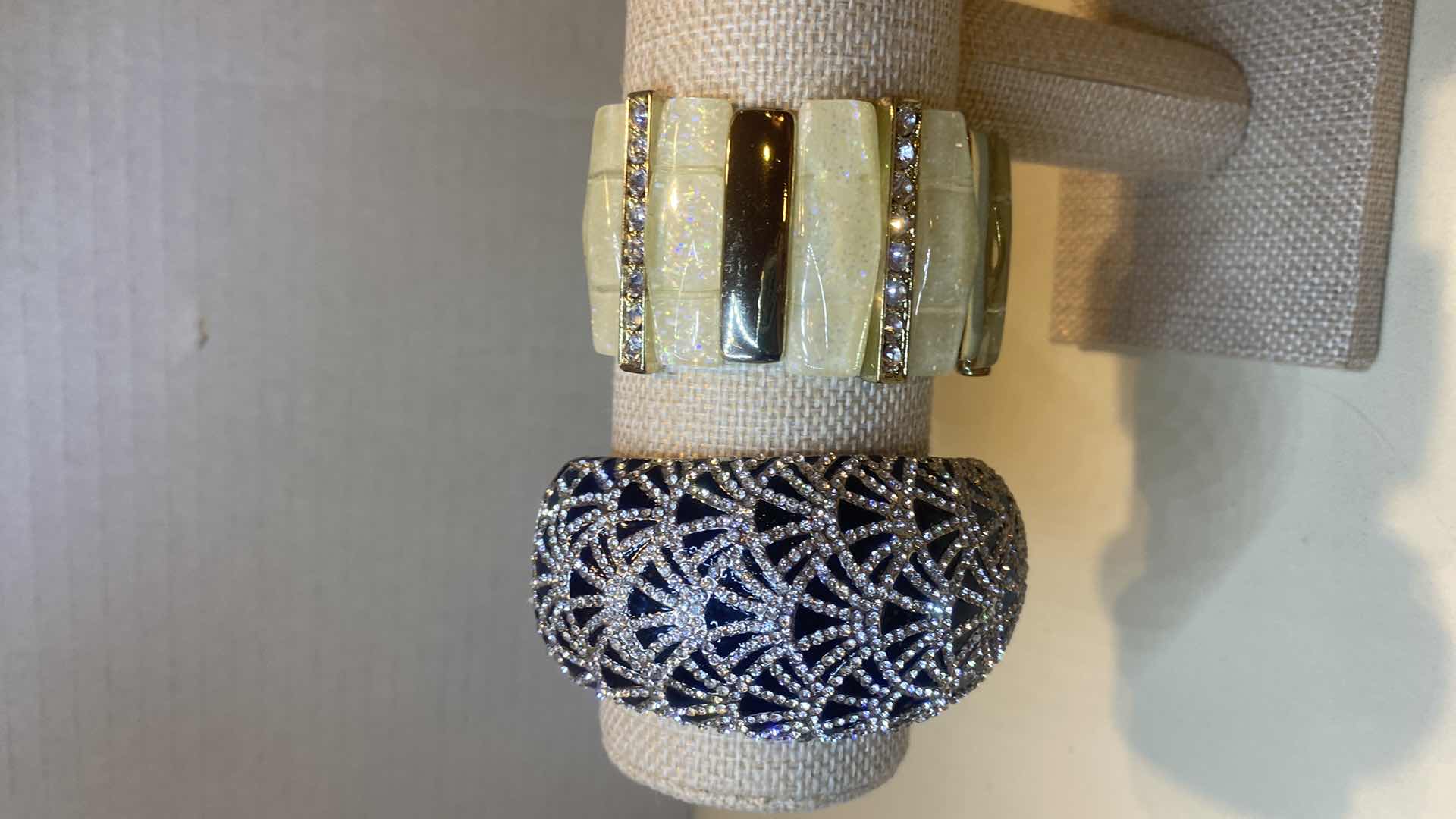 Photo 1 of 4 - BRACELETS FASHION JEWELRY