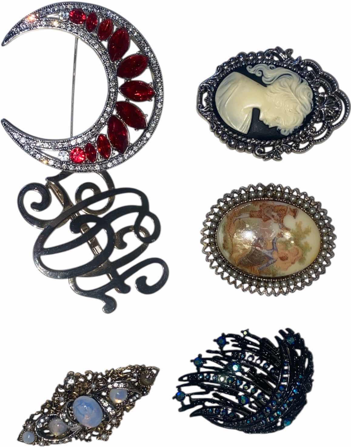 Photo 1 of 6 - FASHION JEWELRY BROOCHES