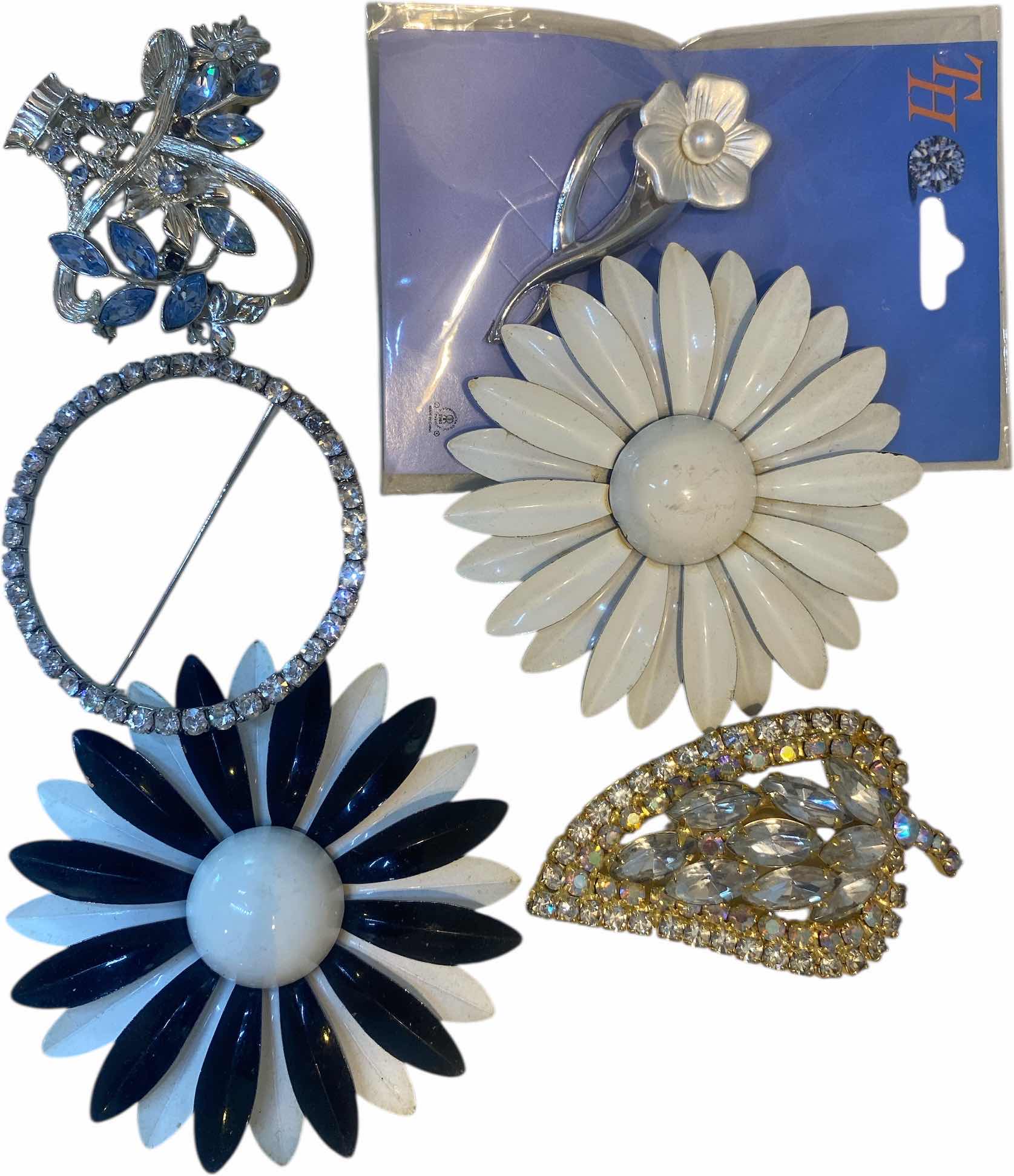 Photo 1 of 6 - FASHION JEWELRY BROOCHES