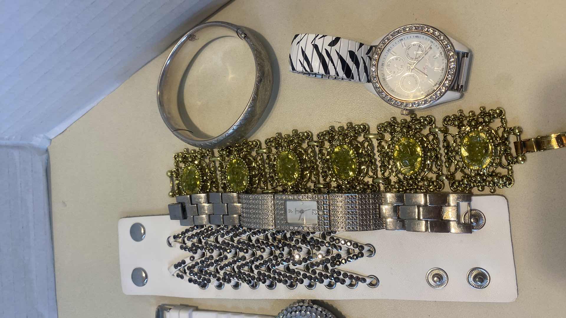 Photo 1 of 8 - WATCHES FASHION JEWELRY & BRACELETS