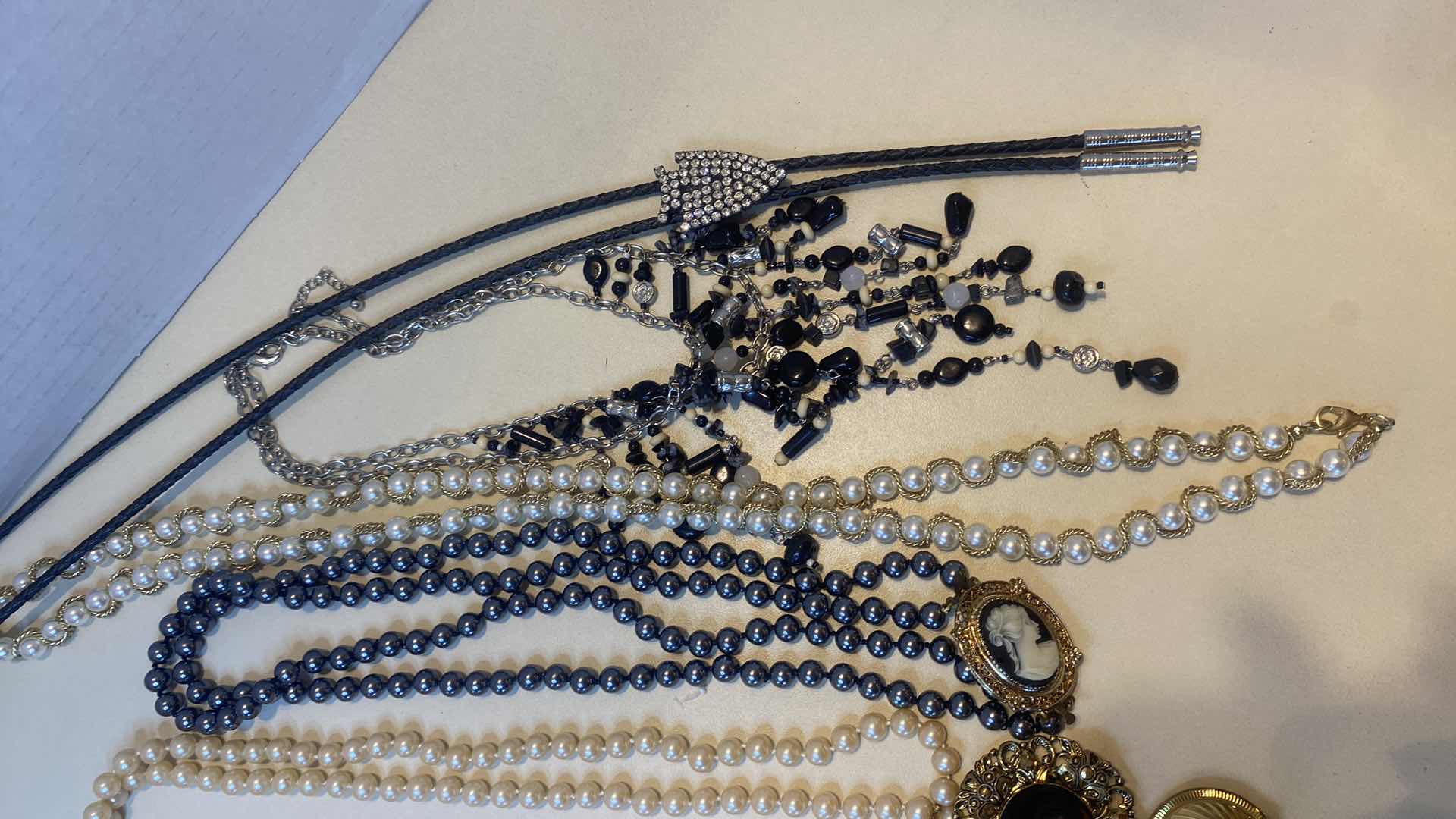 Photo 1 of 10 - NECKLACES FASHION JEWELRY