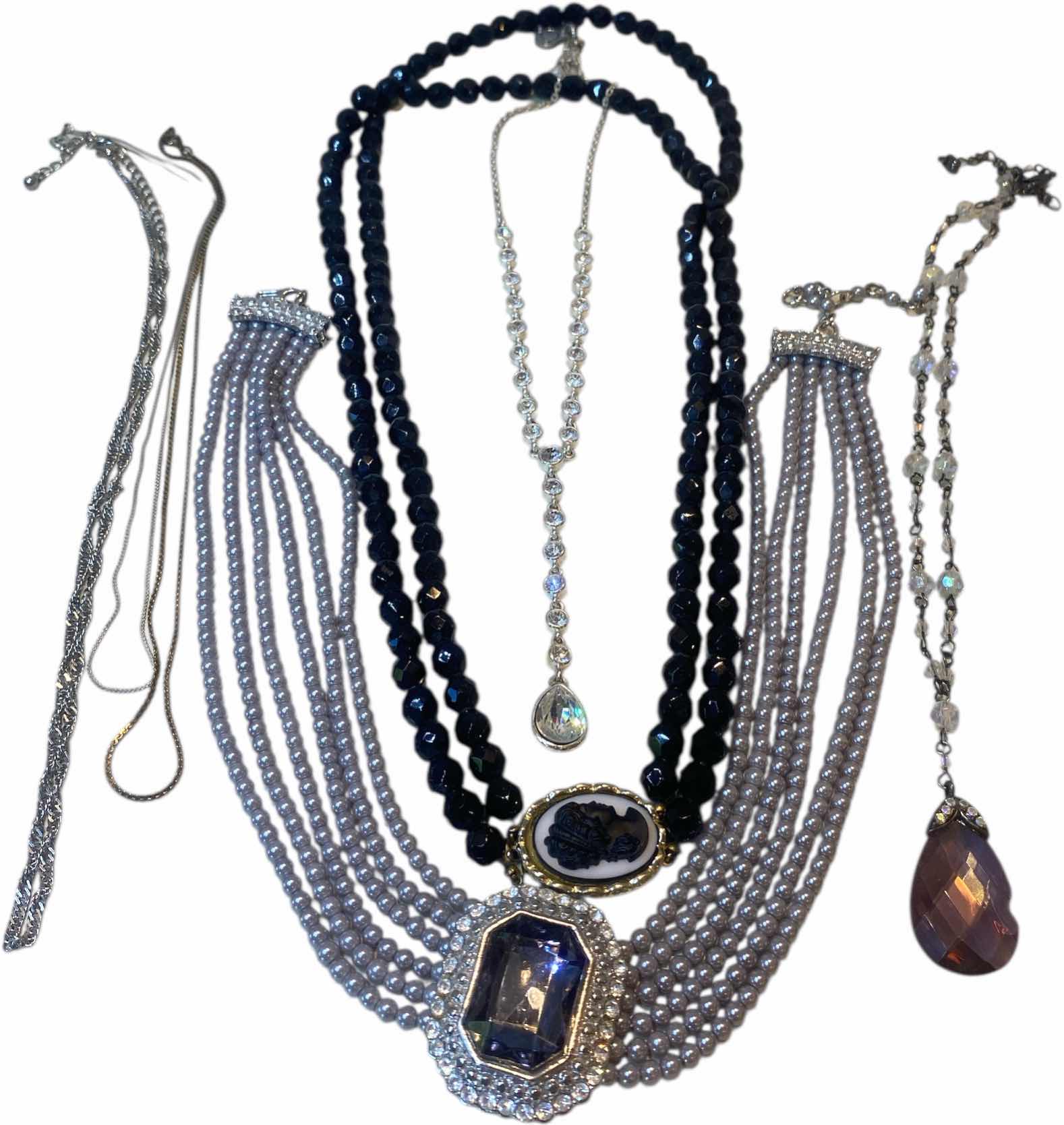 Photo 1 of 7 - NECKLACES FASHION JEWELRY