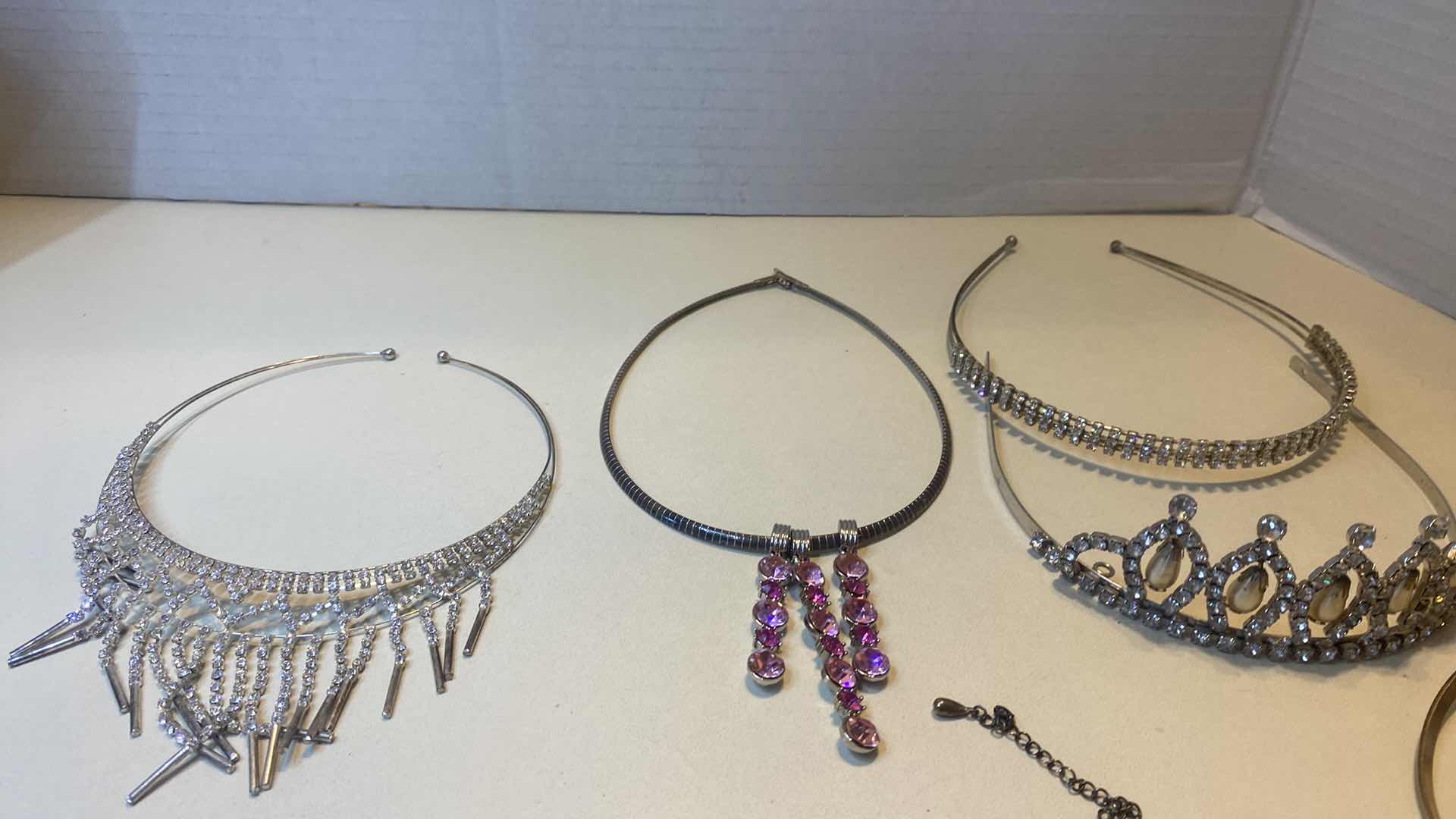 Photo 1 of 7 - CHOKERS & 2 HEADBANDS FASHION JEWELRY