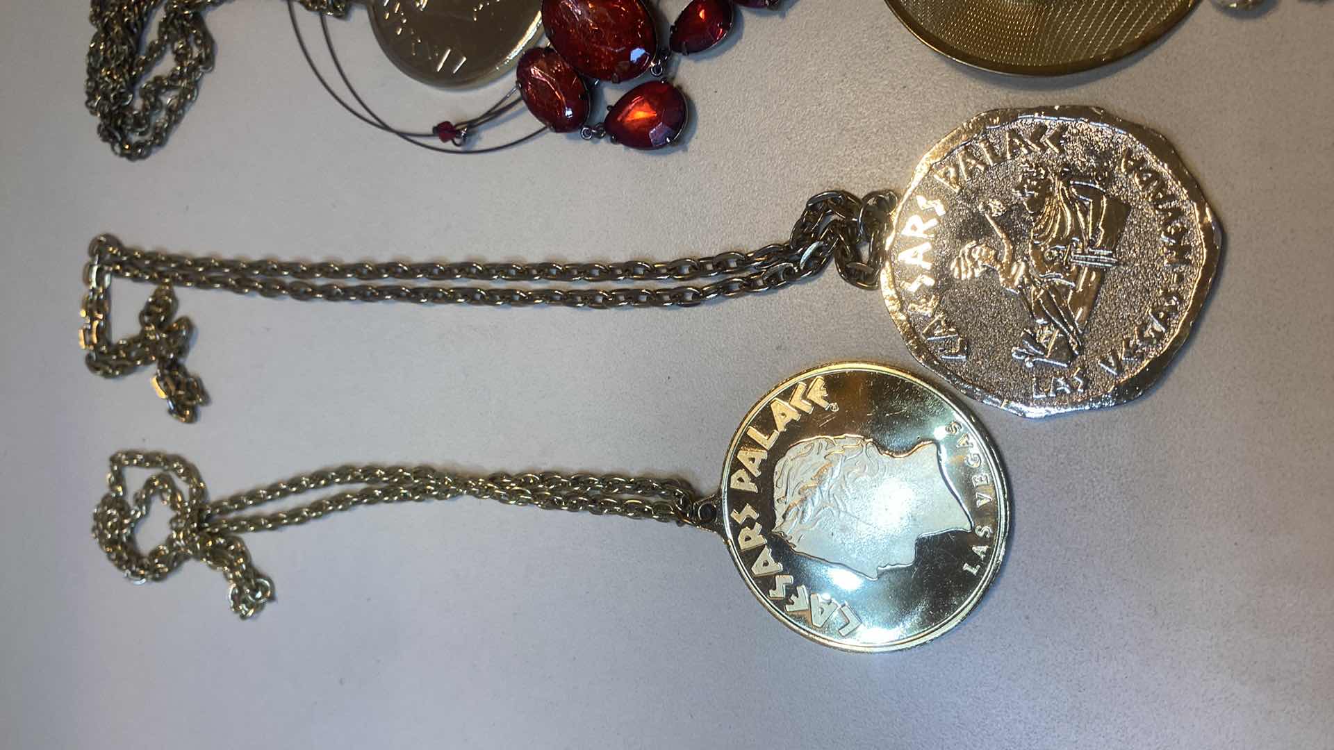 Photo 1 of 10 - NECKLACES, BROOCHES FASHION JEWELRY