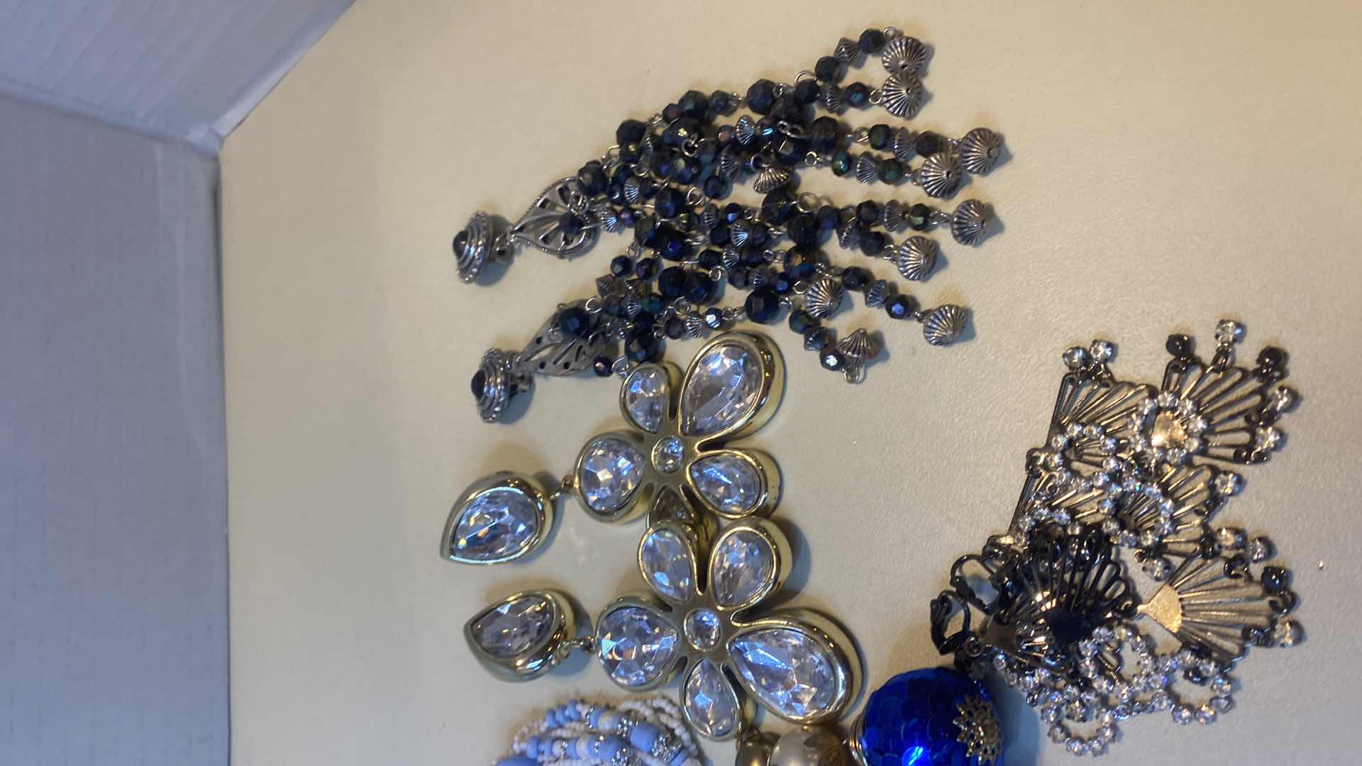 Photo 1 of 7 - CLIP EARRINGS FASHION JEWELRY