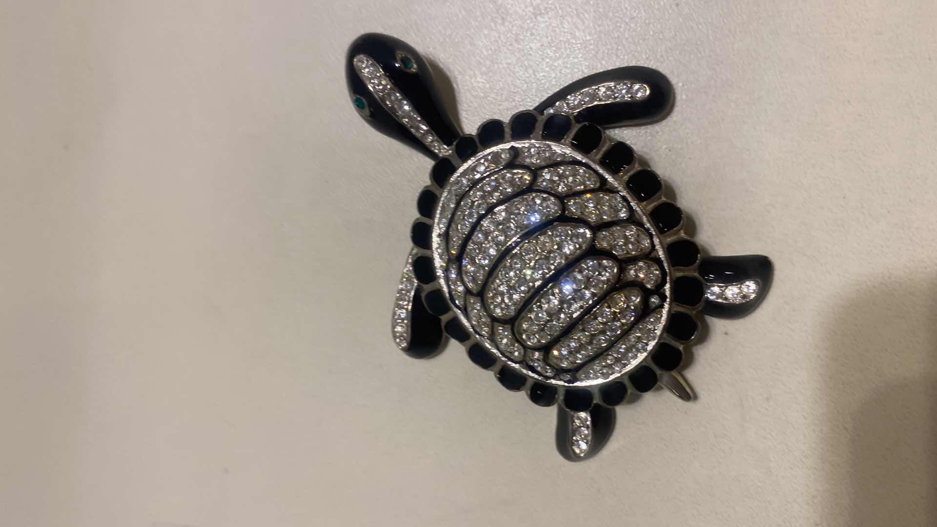 Photo 1 of 3 - BROOCHES FASHION JEWELRY