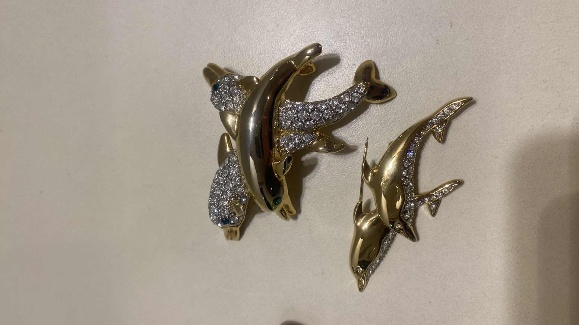 Photo 1 of 3 - BROOCHES FASHION JEWELRY