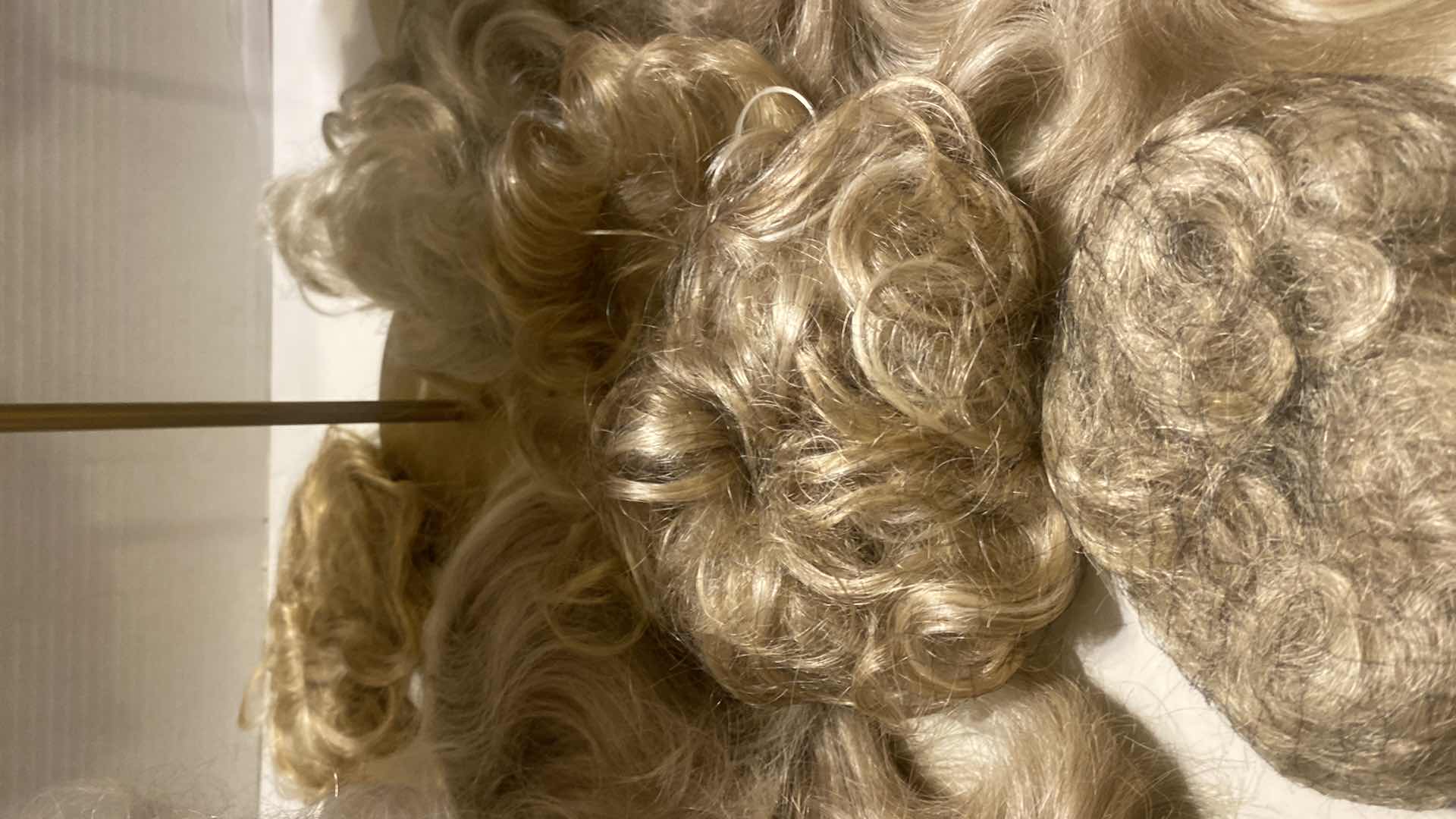 Photo 7 of 2 - WIGS & 8 HAIR TOPPERS