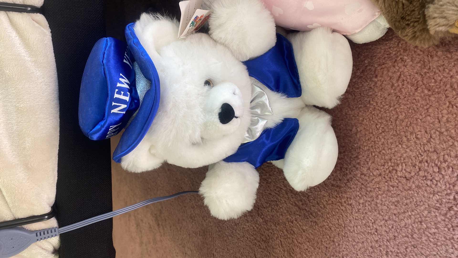 Photo 1 of 9 - STUFFED ANIMALS