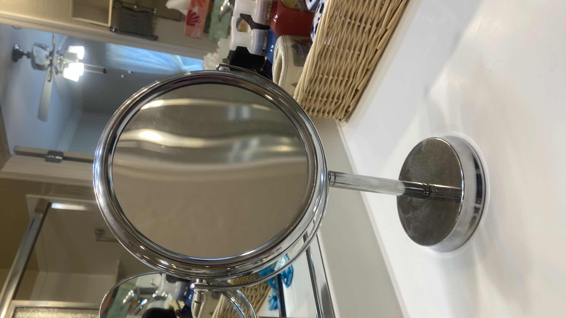 Photo 1 of 2 - MAKE UP MIRRORS