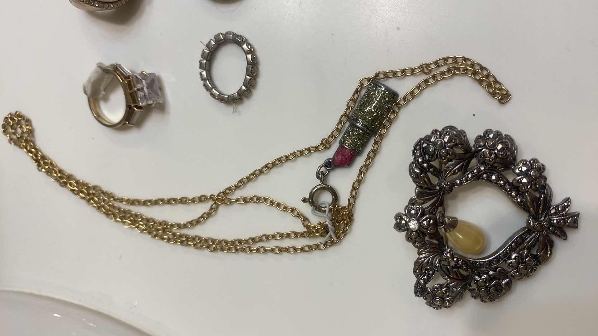 Photo 1 of 7 RINGS, CHAIN PENDANT & BROOCH FASHION JEWELRY