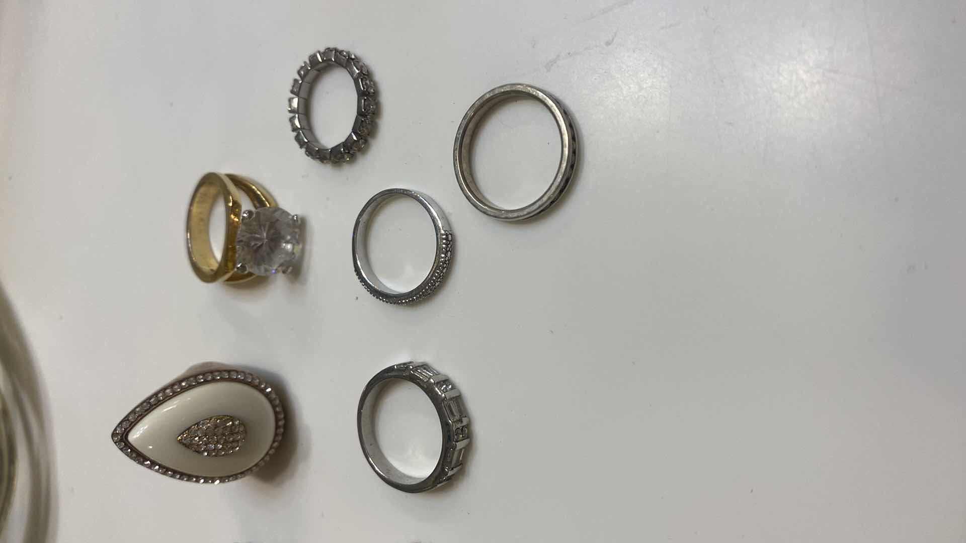 Photo 1 of 7 RINGS, CHAIN PENDANT & BROOCH FASHION JEWELRY