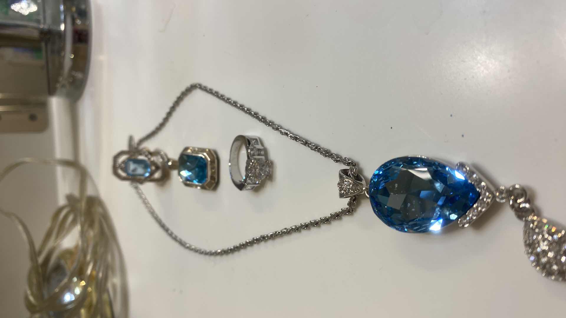 Photo 1 of 4 - FASHION JEWELRY NECKLACE 2 RINGS 1 PENDANT