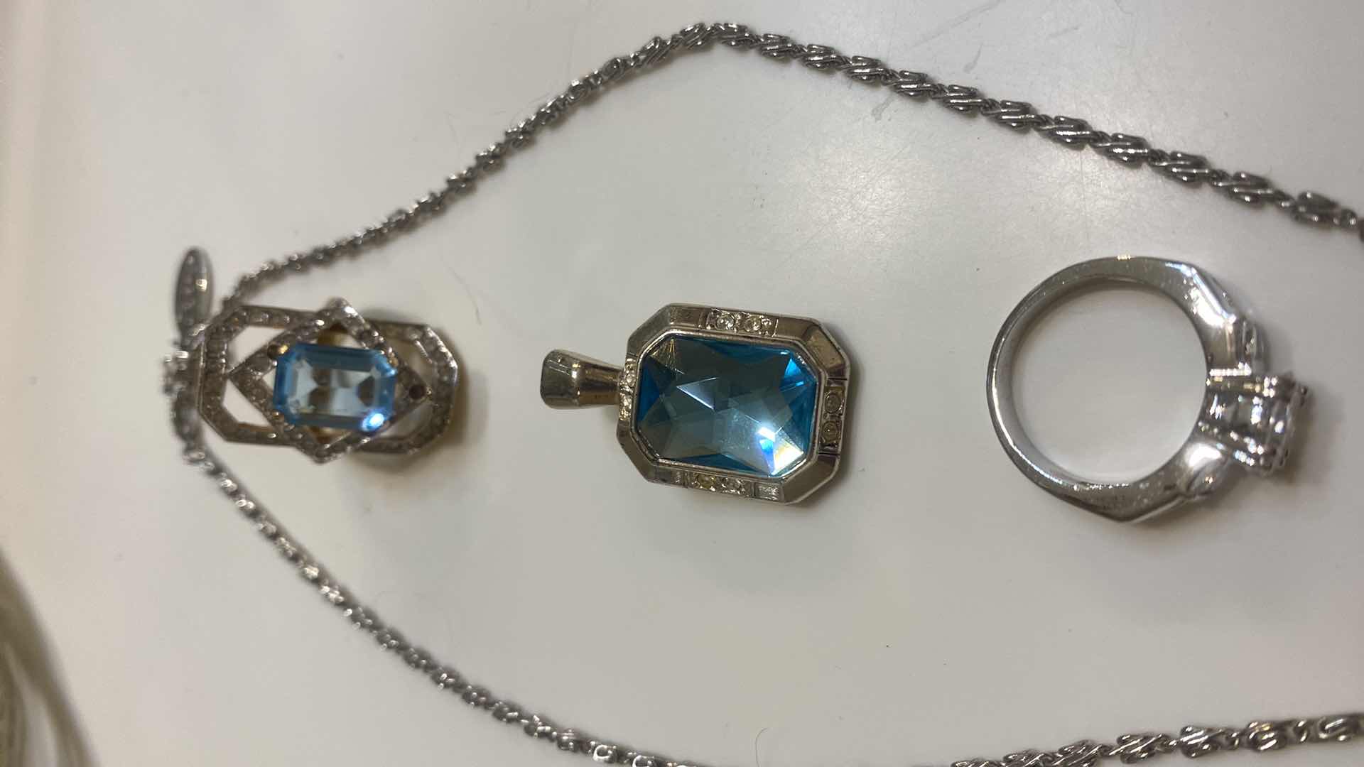 Photo 1 of 4 - FASHION JEWELRY NECKLACE 2 RINGS 1 PENDANT