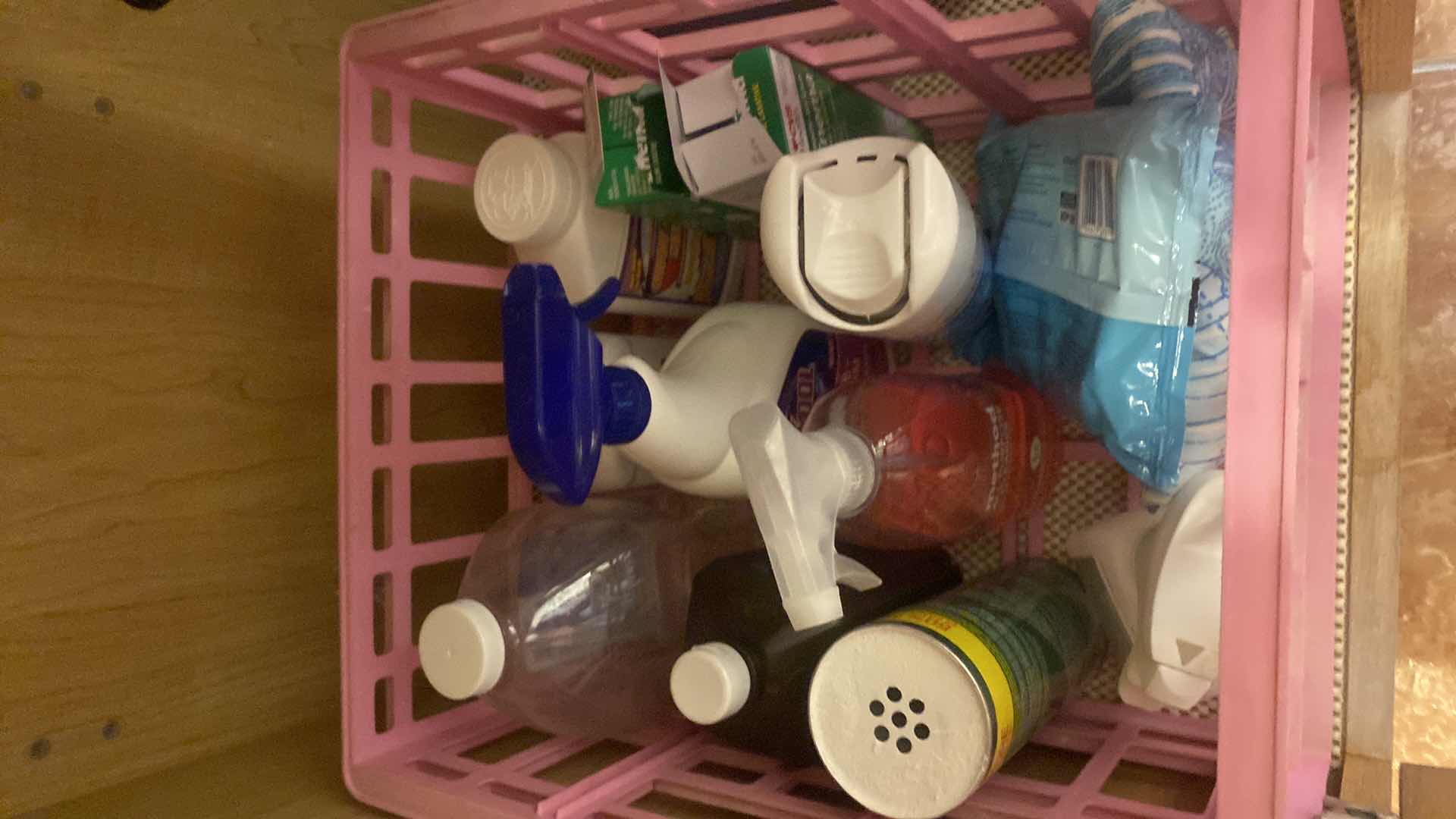 Photo 1 of CONTENTS IN CABINET - HEALTH, PERSONAL CARE & CLEANING