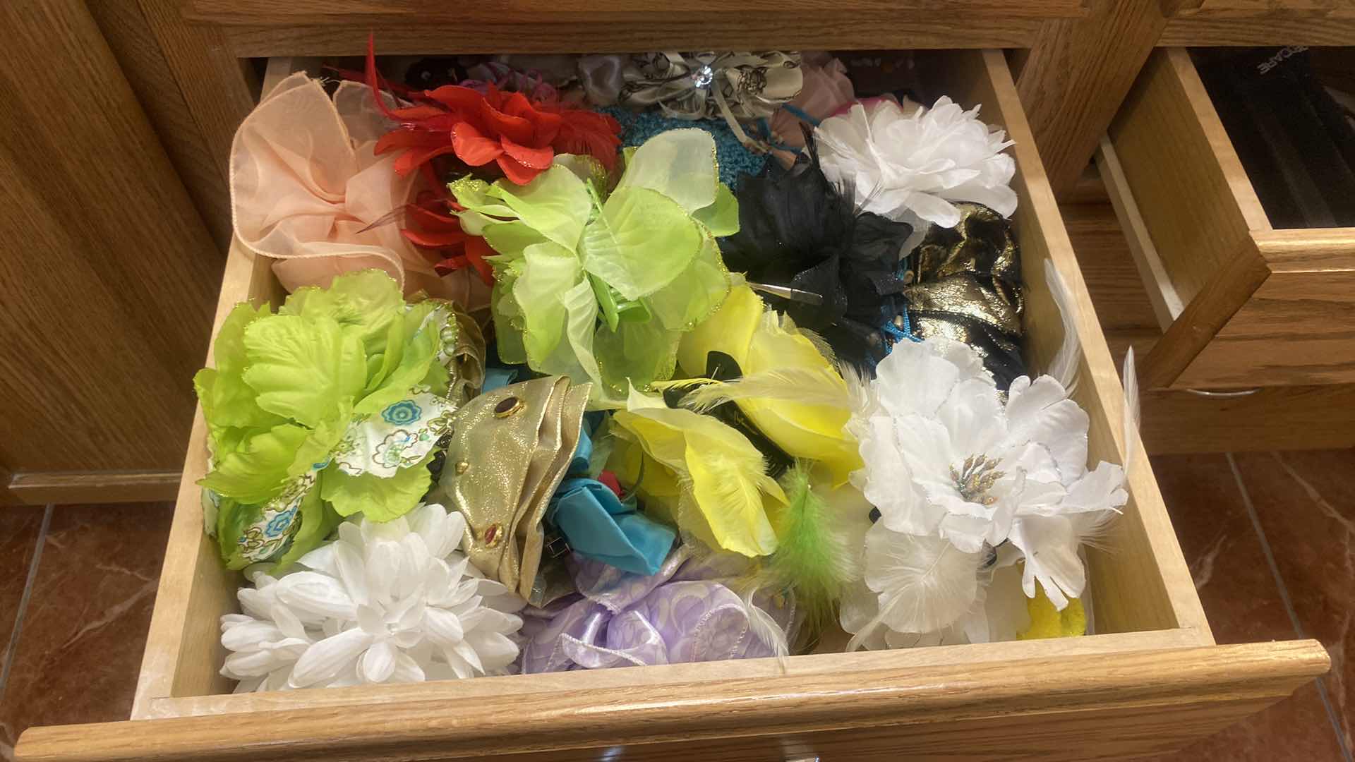 Photo 1 of CONTENTS 2 DRAWERS - HAIR ACCESSORIES